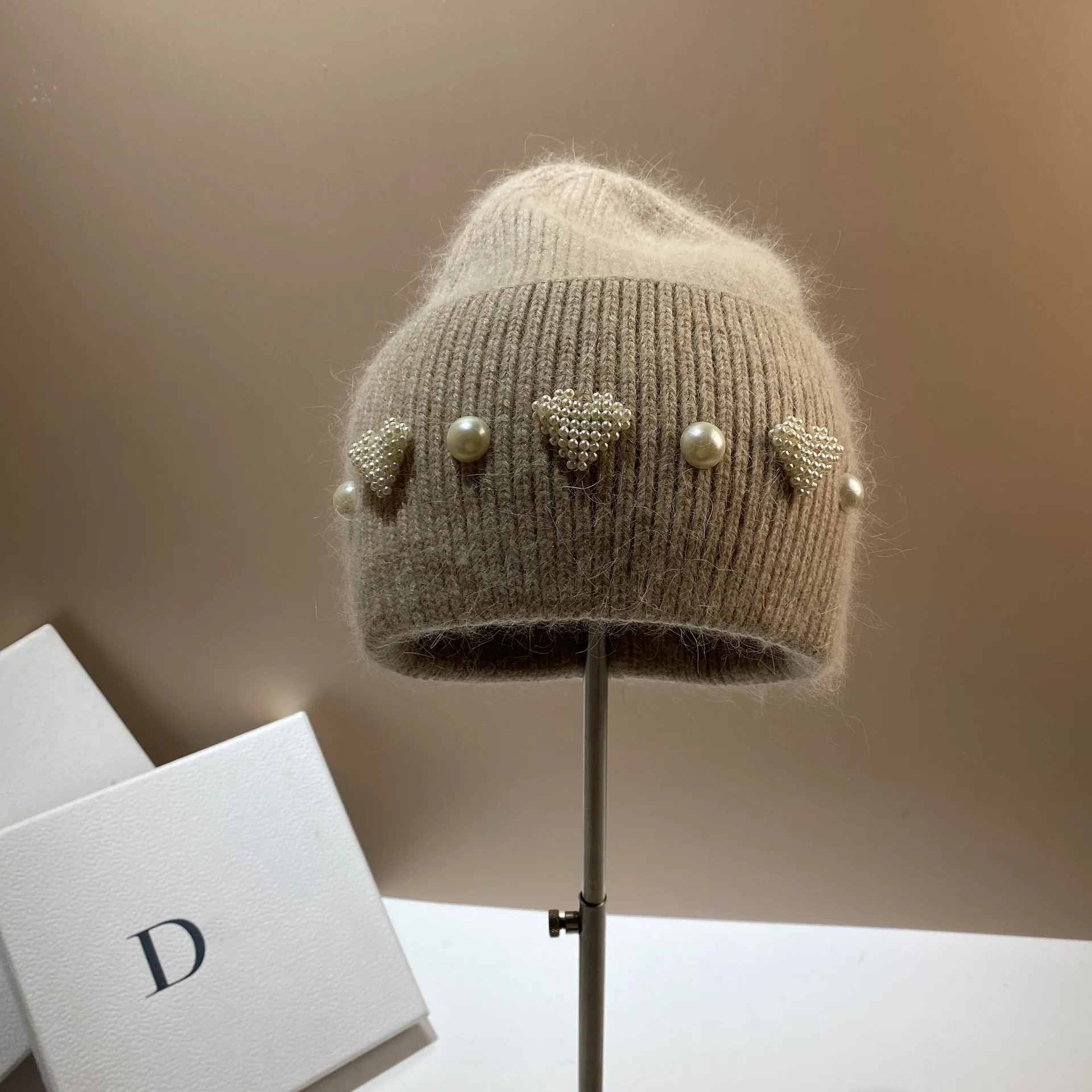 Designer Brand Love Heart Pearls Rabbit Fur Knitted Hat Women Winter Warm Hats Fashion Lady Ear Protection Beanie Wool Skullies