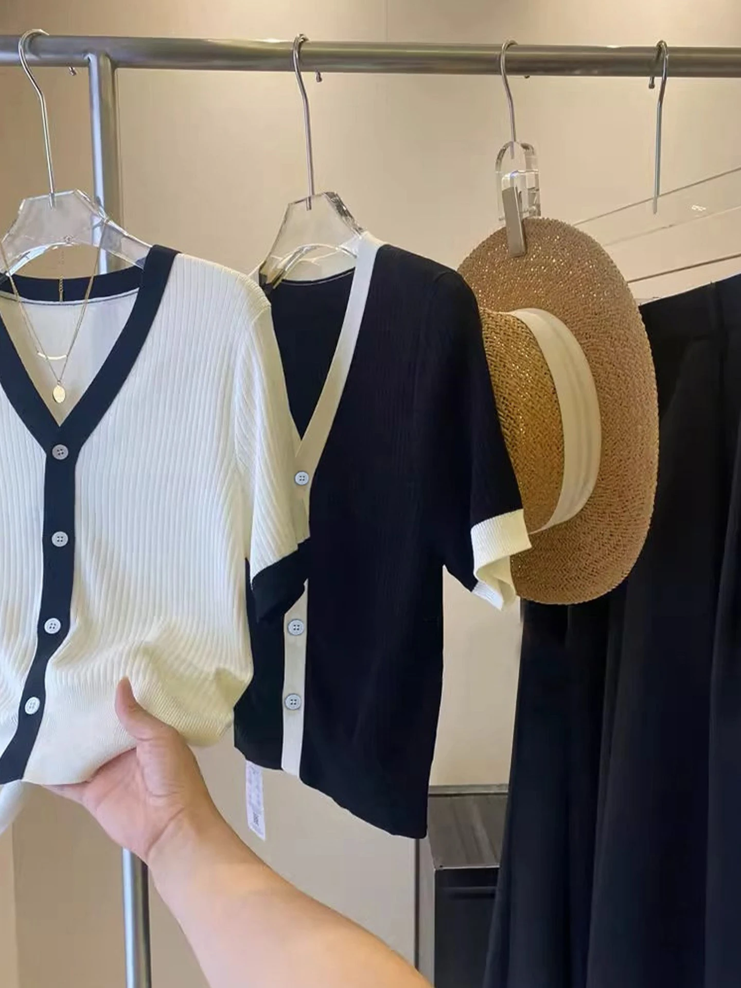 

Fashionable Color Block Design Summer Casual High End Knitted Open Cardigan Slim Fit Single Button Short Sleeve Top Women's C...