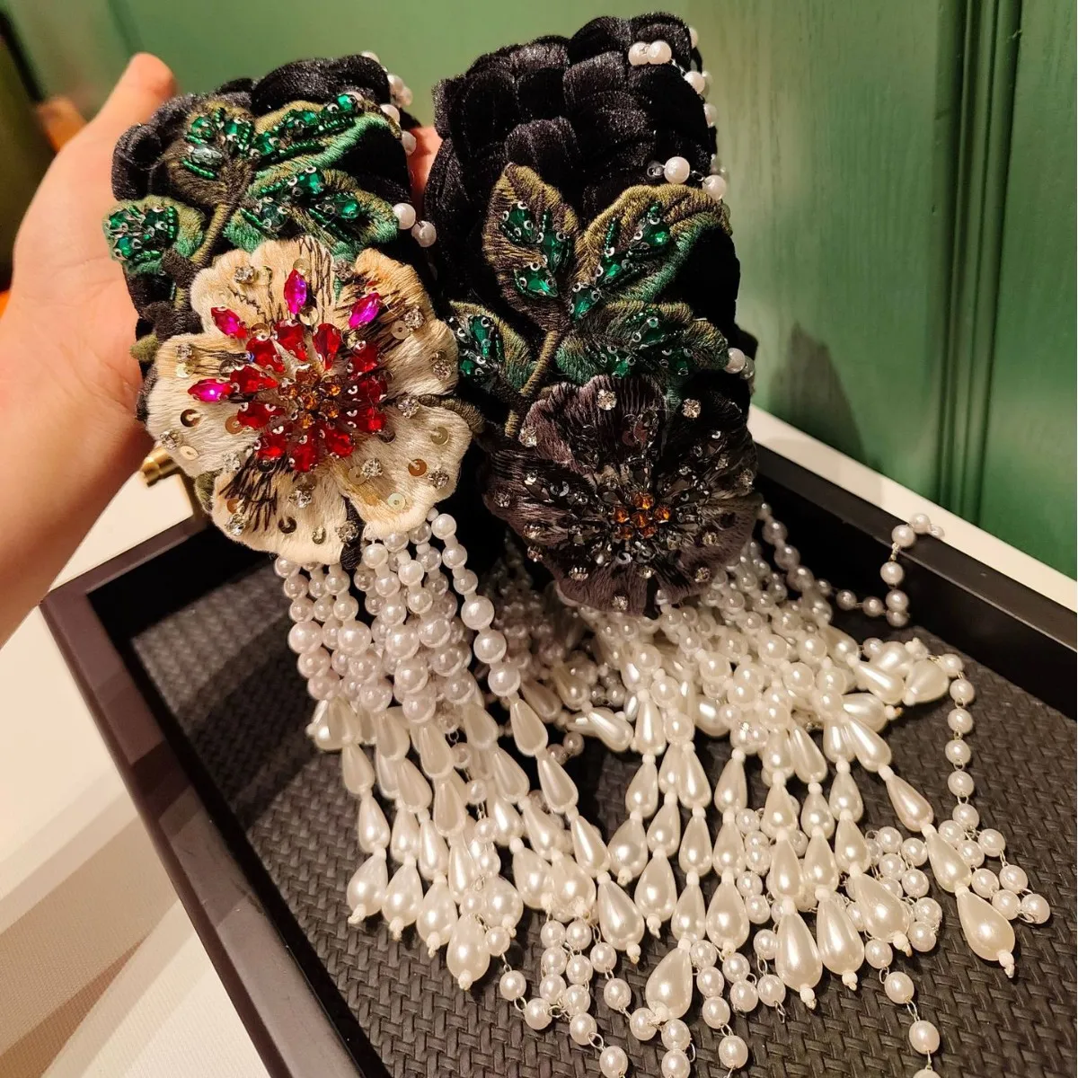 

2025 Autumn Winter New Vintage Luxury Pearl Tassel Braided Headband Heavy Craft Hair Accessories