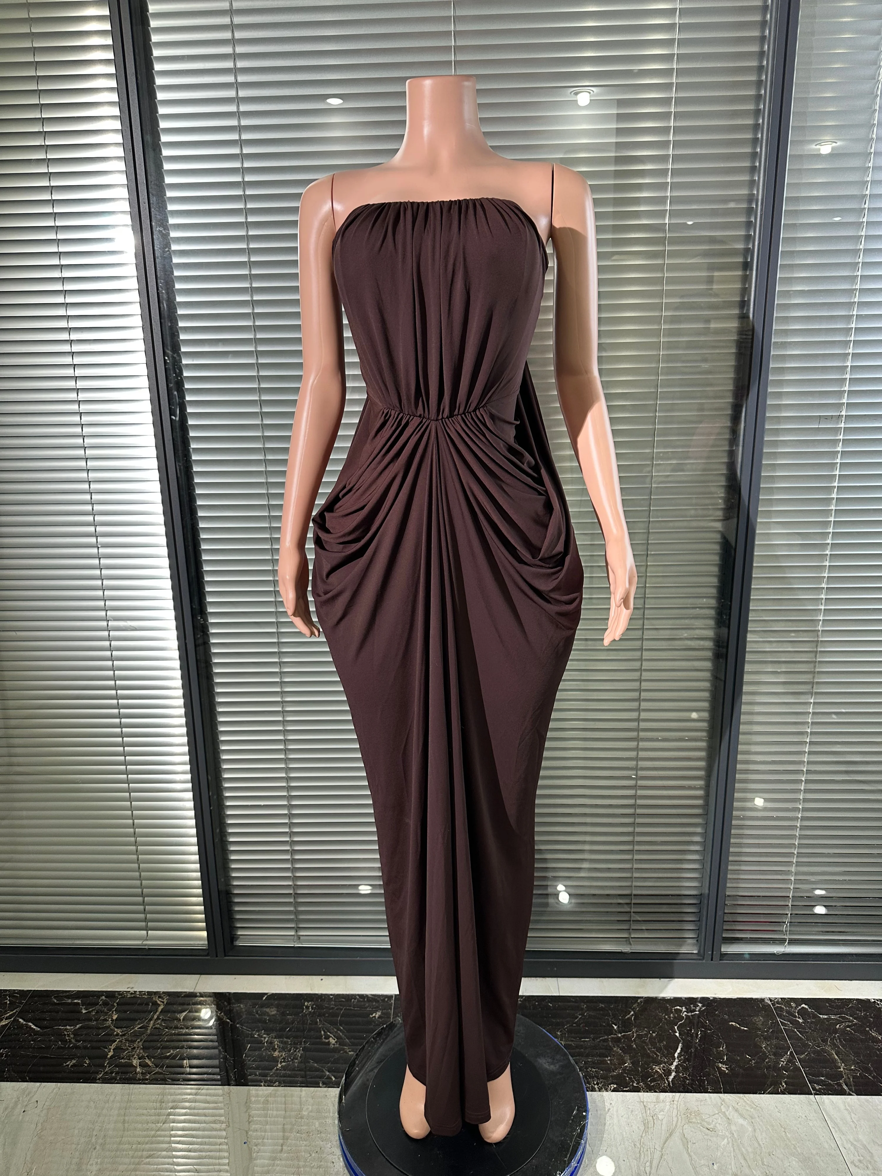 

Гламурное коричневое макси-платье без бретелек для женщин, сексуальное, с драпировкой и сборками на талии, облегающее, для вечерних мероприятий, гала-вечеров, ночных клубов и выступлений.