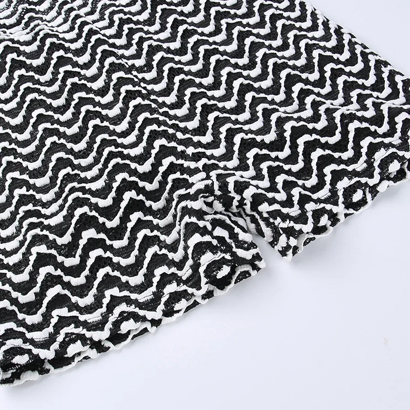 Summer new necklaces, tight black and white striped tight-fitting jumpsuits, casual and versatile shorts