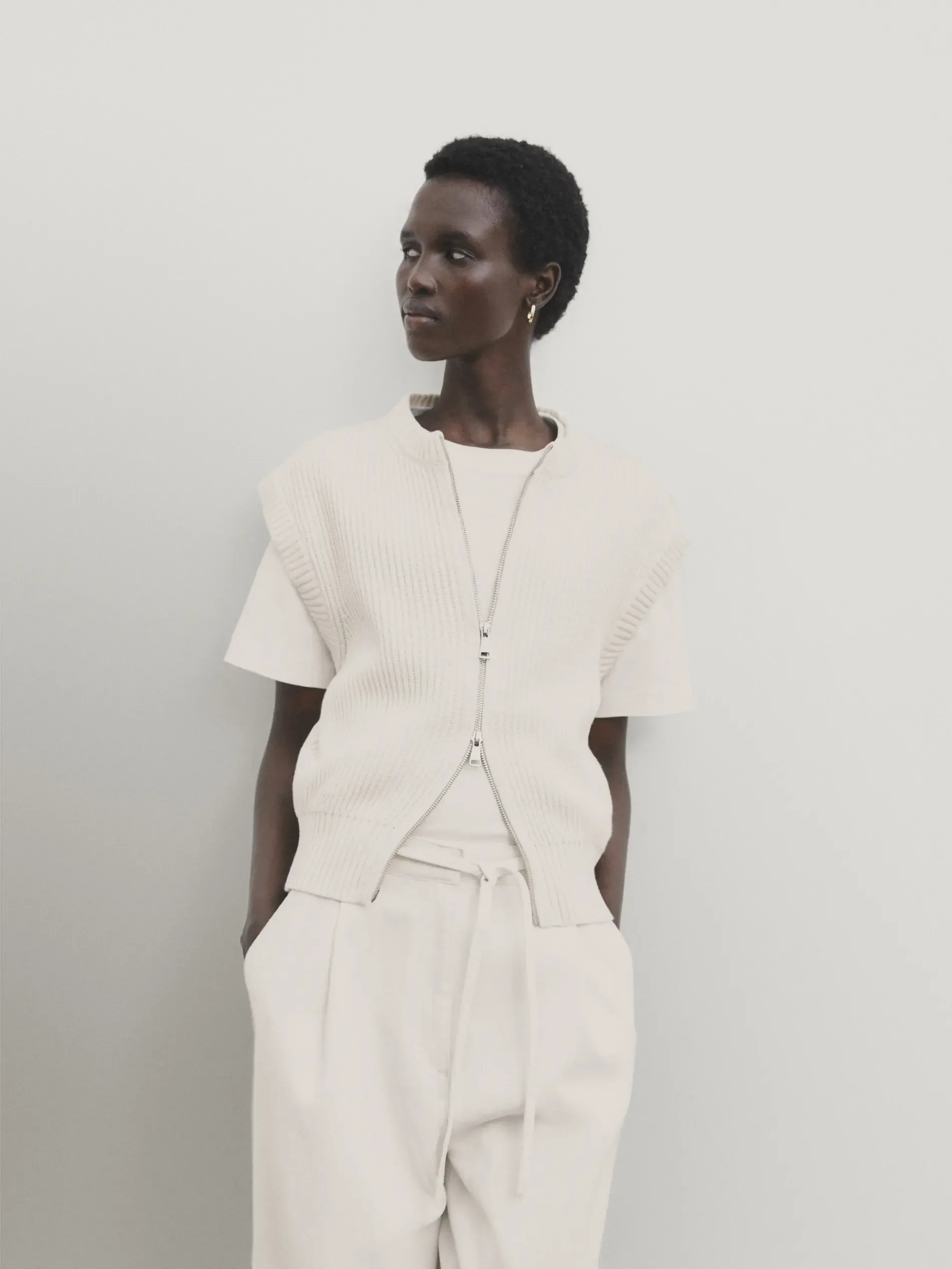 

Ethereal costume 2026 MD YAZHIMEI spring new style of Women's casual fashion slouchy off-white sleeveless sweater knit cardigan