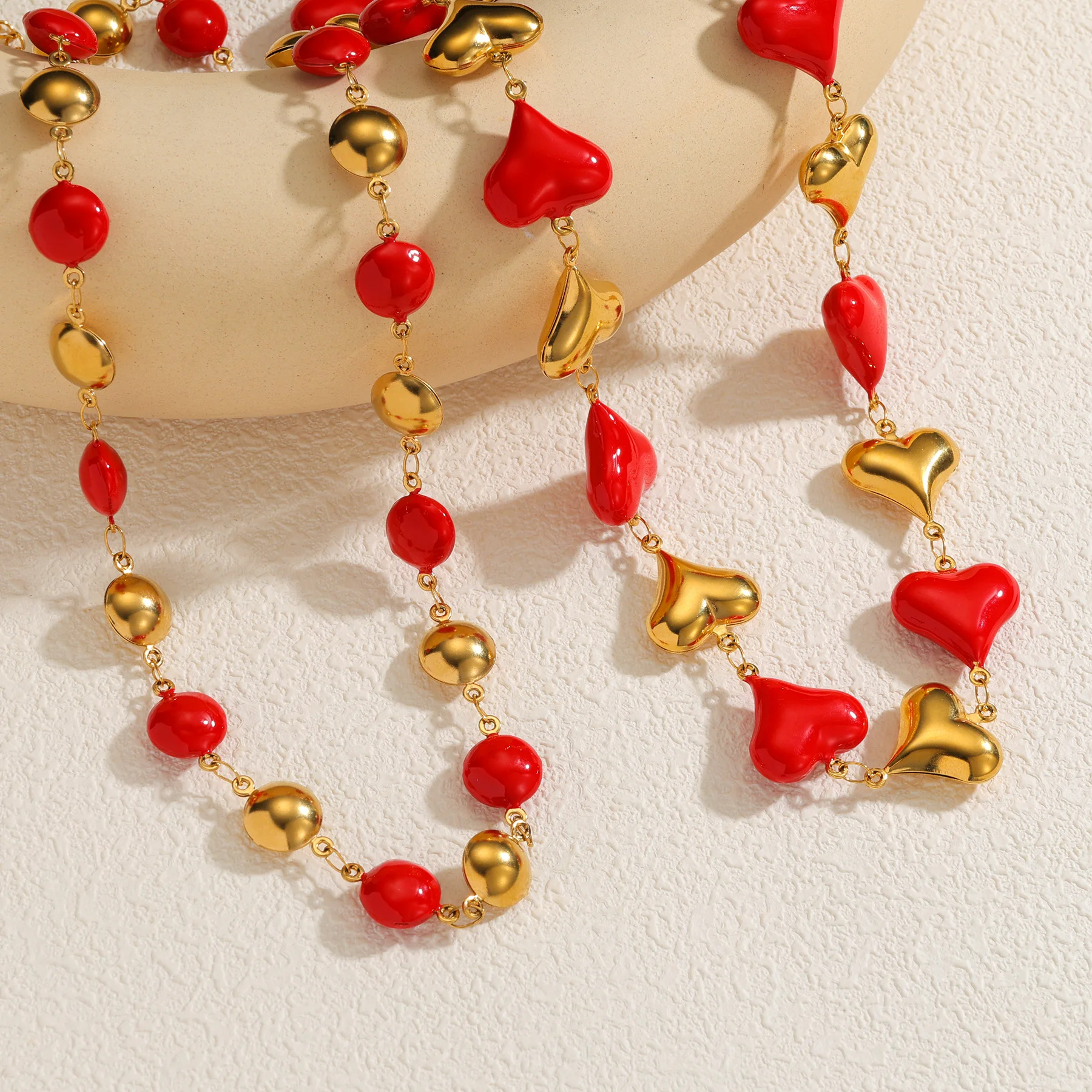 Kissmoon الفولاذ المقاوم للصدأ الذهب اللون الأحمر القلب مطرز القلائد للنساء العصرية بيان سلسلة هدايا عيد ميلاد مجوهرات