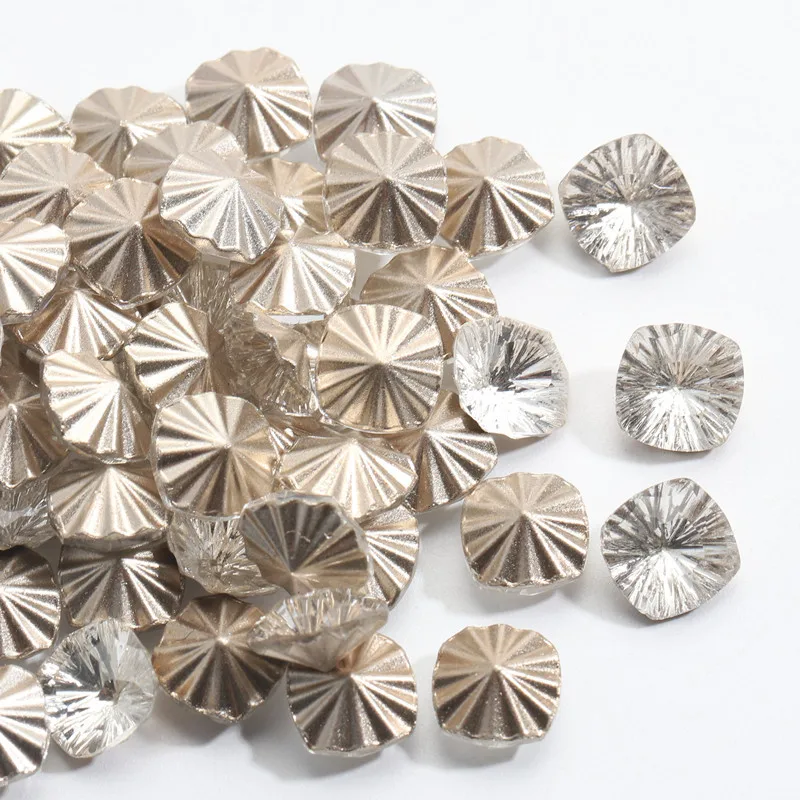 Strass carrés épais en verre de 8MM, 20 pièces/paquet, pierres précieuses irisées à dos pointu pour bricolage, manucure et décoration Nail Art