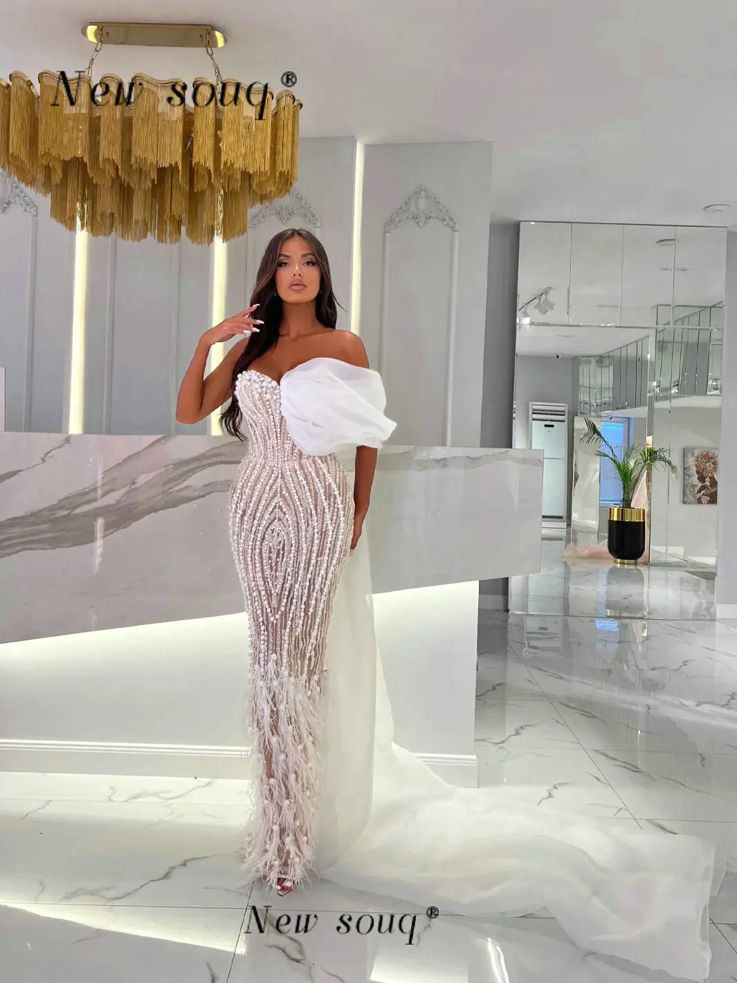 

Arabic Strapless Pearls Beaded Feathers Long Straight Evening Dresses with Organza Side Trail Formal Occasions Celebrity Gowns