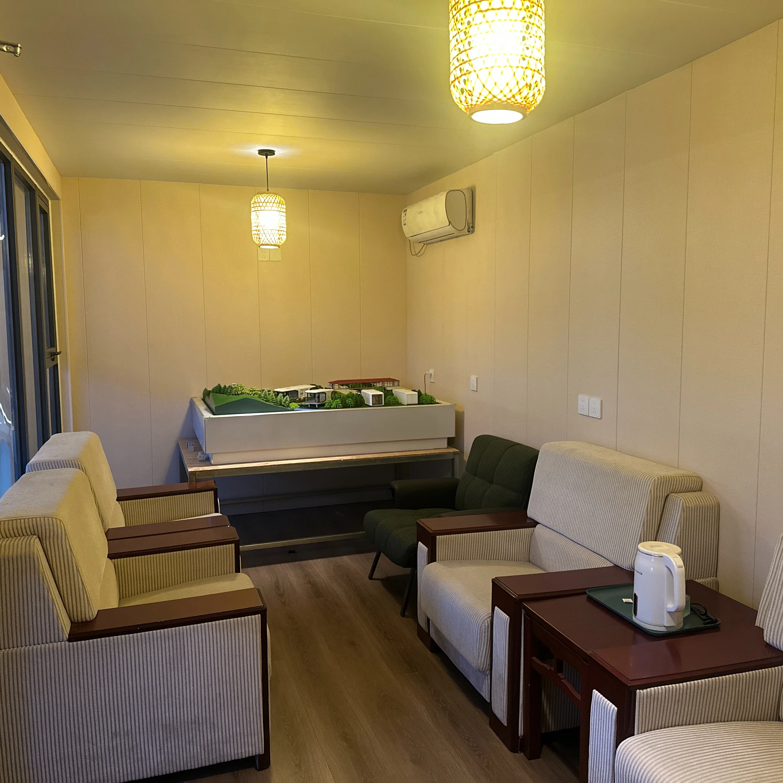 China Modern Capsule Mini House Tiny House 20ft Modular Apple House Apple Cabin