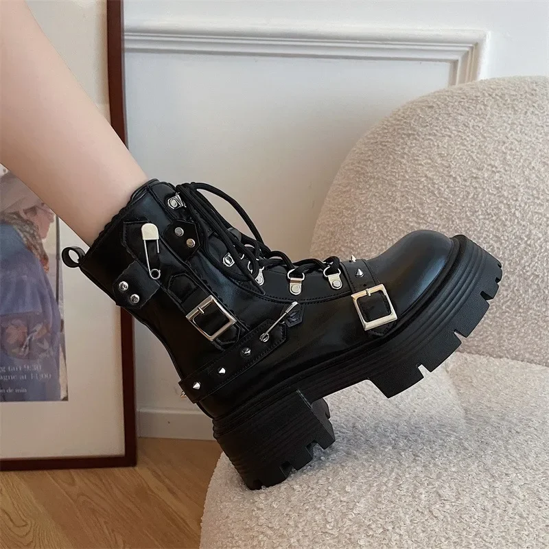 Fashion New Women's Biker Boots Patent Leather Breathable Zipper Lolita Platform Boots 2024 Winter New Retro Gothics Boots