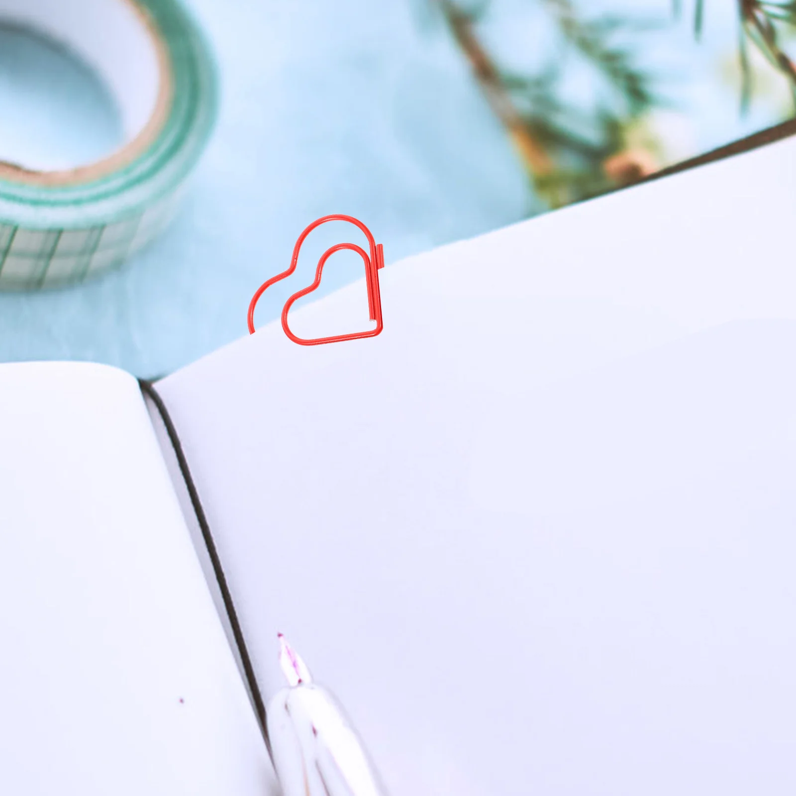 

100Pcs Red Heart Paperclips Love-Themed Office Accessories Smooth Corrosion-Resistant Paper Clips for Files Documents Stationery