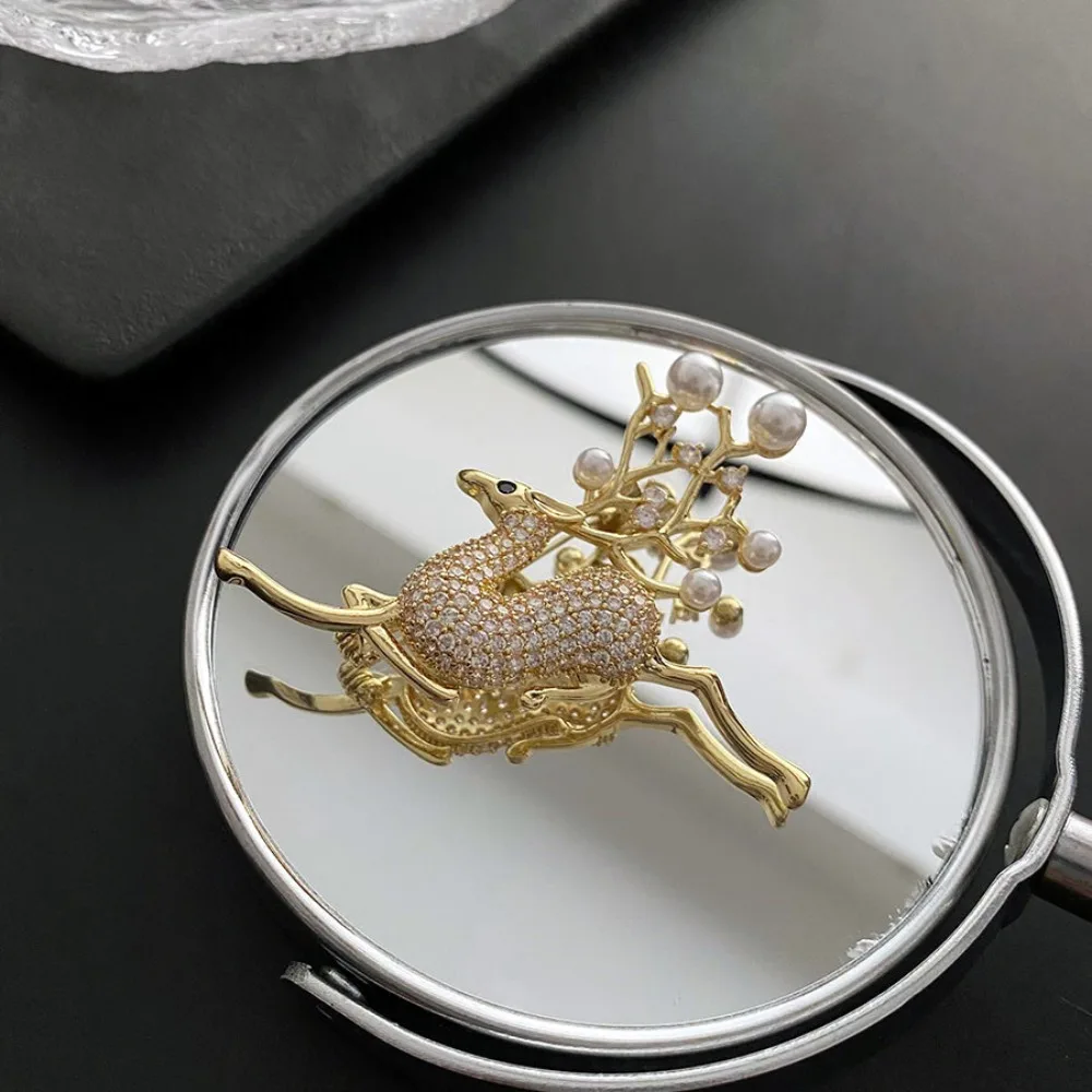 Christmas Elk Brooch Pearl Deer Fashion Sweater Pin Chest Holiday Flower Jewelry Female Suit Anti Glare Internet Celebrity Gift