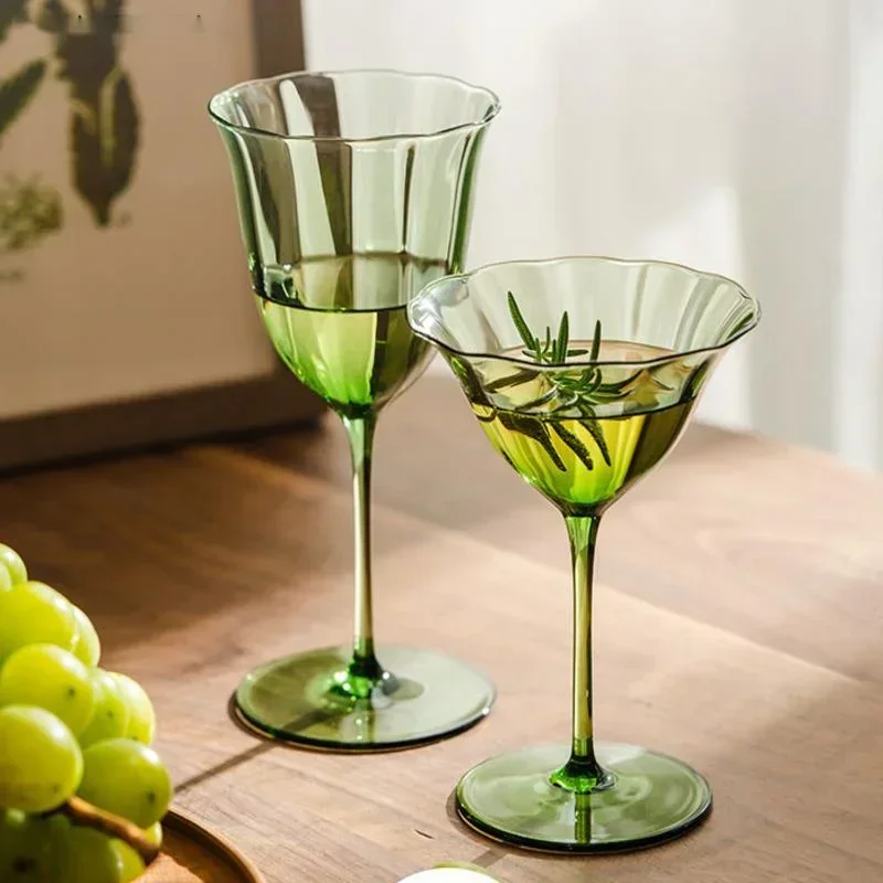 

Vintage Green Glass Tall Cups INS Famous Champagne Glass Home High Aesthetic Drinking Glass Restaurant Red Wine Cup