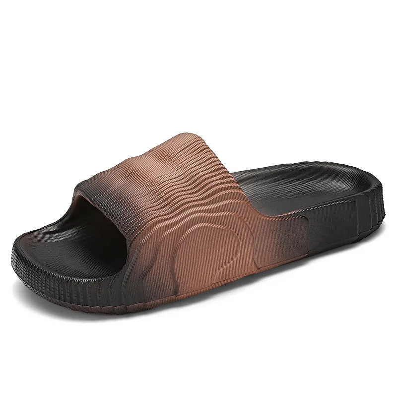 2025 nuevas zapatillas informales de verano de gran tamaño para hombre, diseño de coco de un personaje, zapatillas de estilo de pareja con parte inferior gruesa, suela de EVA