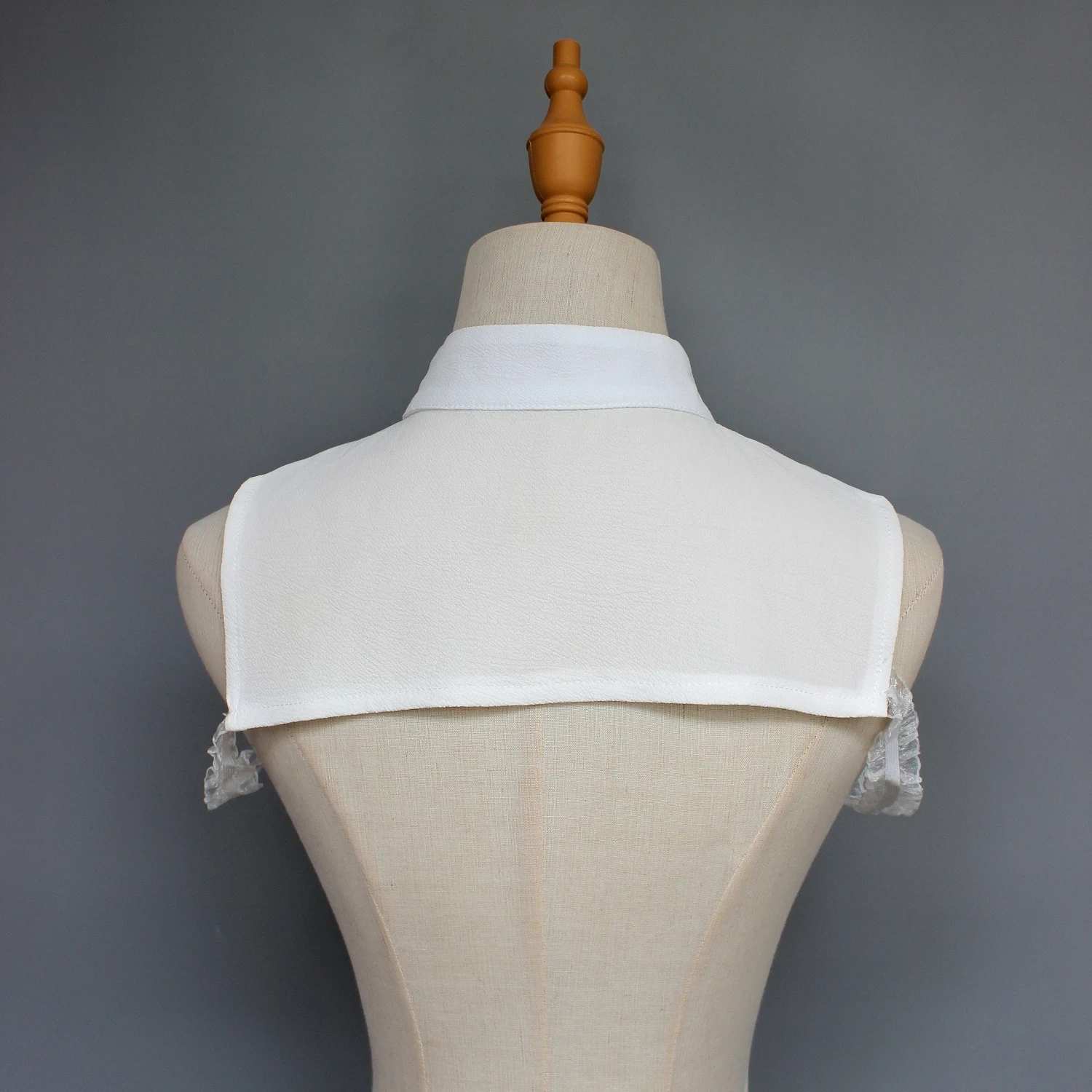 1 piece of white fake collar inspired by European medieval Renaissance ruffs, serving as a bib, cravat, equestrian collar access view 4
