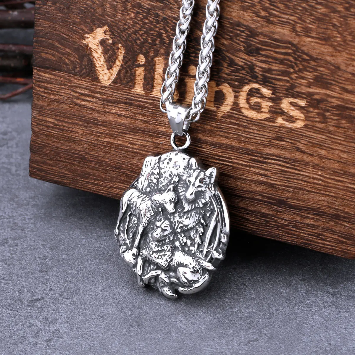 Stainless Steel Viking Wolf Geri and Freki Necklace for Men Vintage Vegvisir Compass Amulet Pendant Necklace Jewelry As Gift