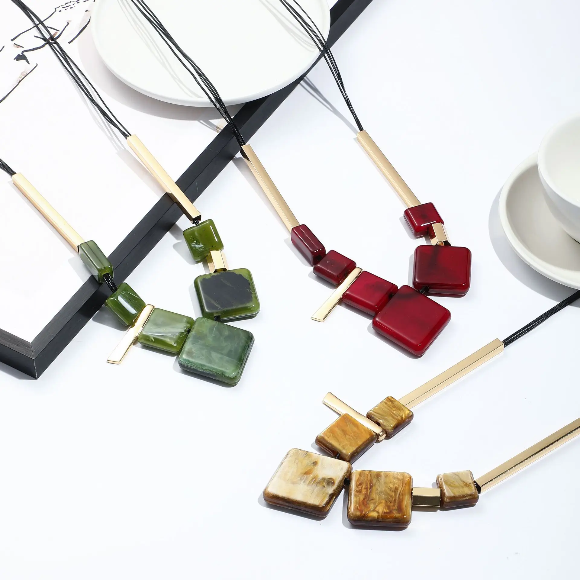 DIY accessories Cross-border fashion wax rope acrylic necklace, high-end ethnic style long sweater chain women's jewelry source