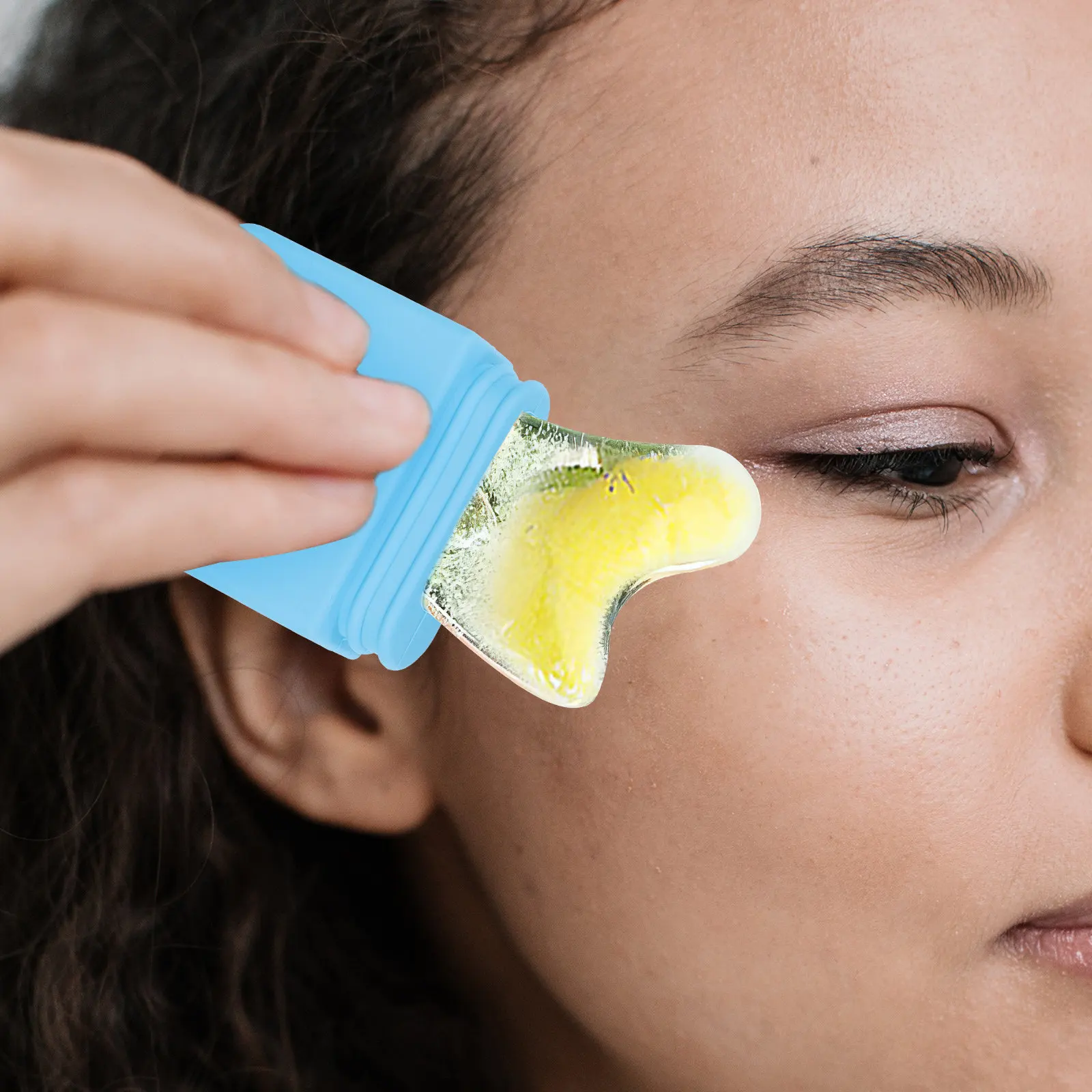 Compact Lightweight Ice Face Roller for Eye Cooling Women Beauty Tools Skin Care Ice Balls for Face Iced Roller