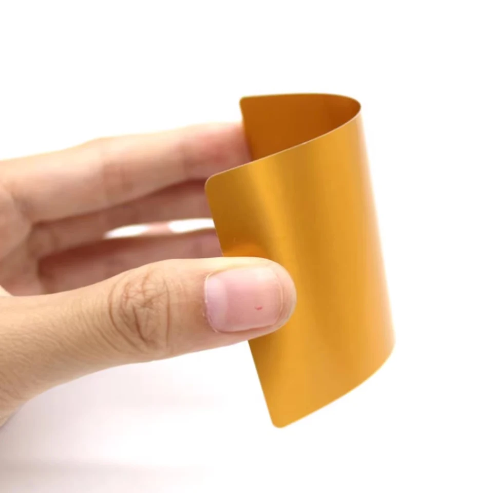 مجموعة بطاقات عمل معدنية محمولة مكونة من 100 قطعة منقوشة بالليزر من الألومنيوم مع طباعة شعار خاص للوازم المكتبية