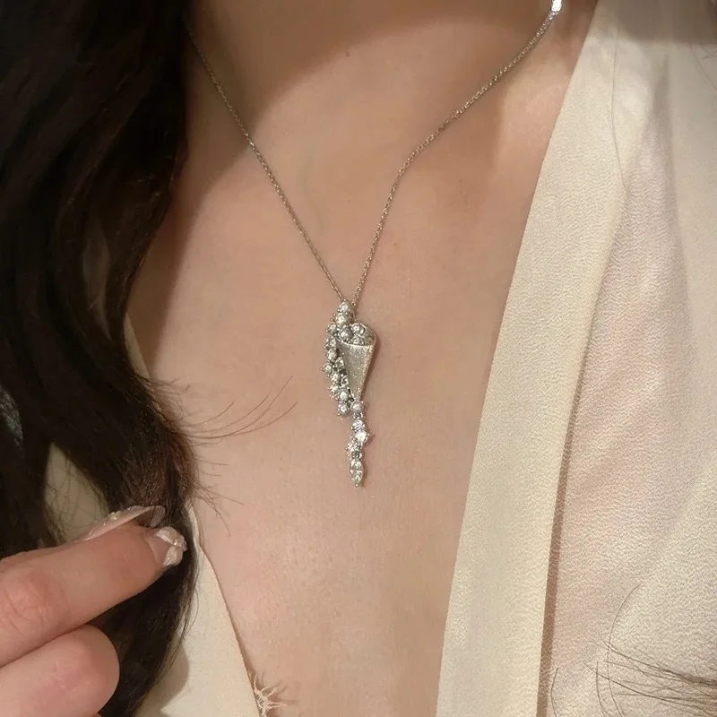 بسيطة الإناث المختنق 925 فضة تألق الفضة نحى الساعة الرملية قلادة قلادة للنساء Waterdrop شرابة سلسلة