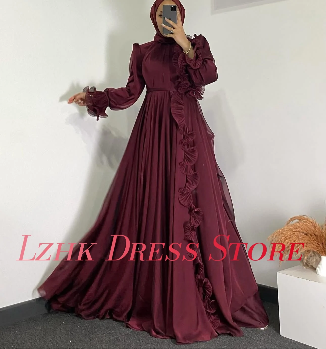 فستان سهرة شيفون رشيق مخصص على شكل حرف a مكشكش عالي الجودة وأكمام طويلة ورقبة دائرية بطول الأرض فساتين سهرة