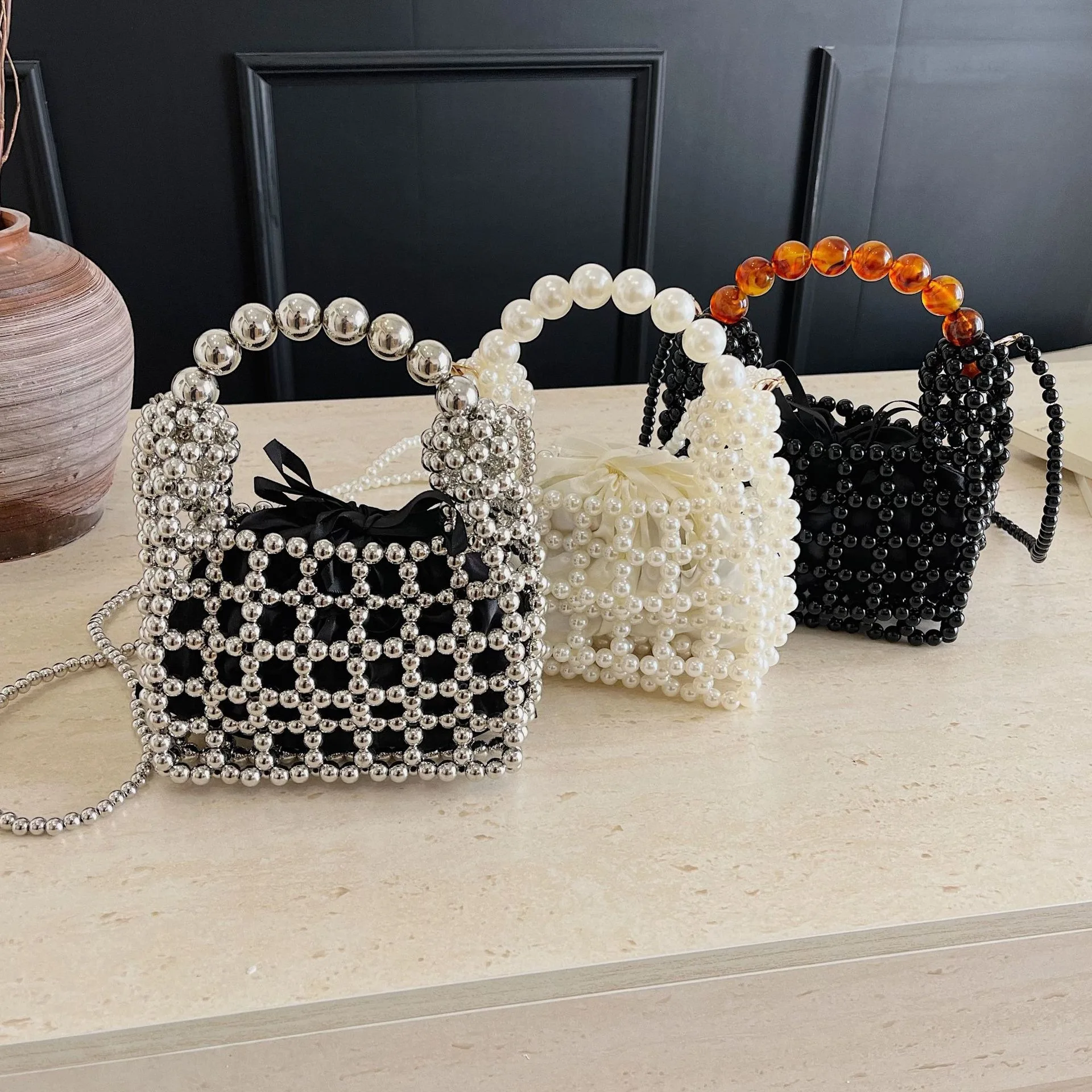

French Style Retro Beading Women Handbags Light Luxury Fashion Pearls Chains Mini Messenger Bag 2026 New Exquisite Banquet Bags