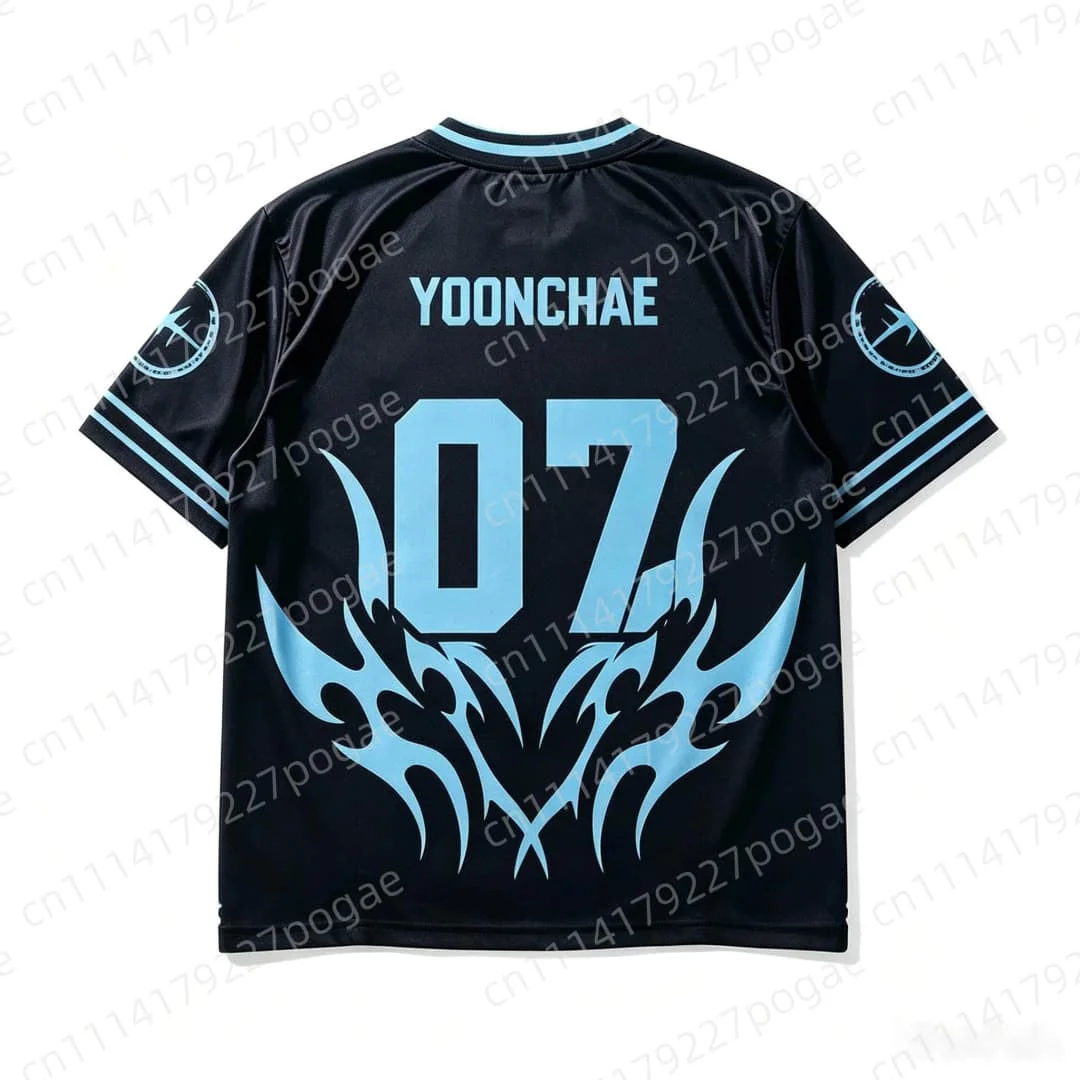 Summer KATSEYE Konzertmitglied Daniela 04 Fußballtrikot Kpop Merch Y2K Hip Hop Streetwear Atmungsaktives Casual Unisex T-Shirt – Detail 3