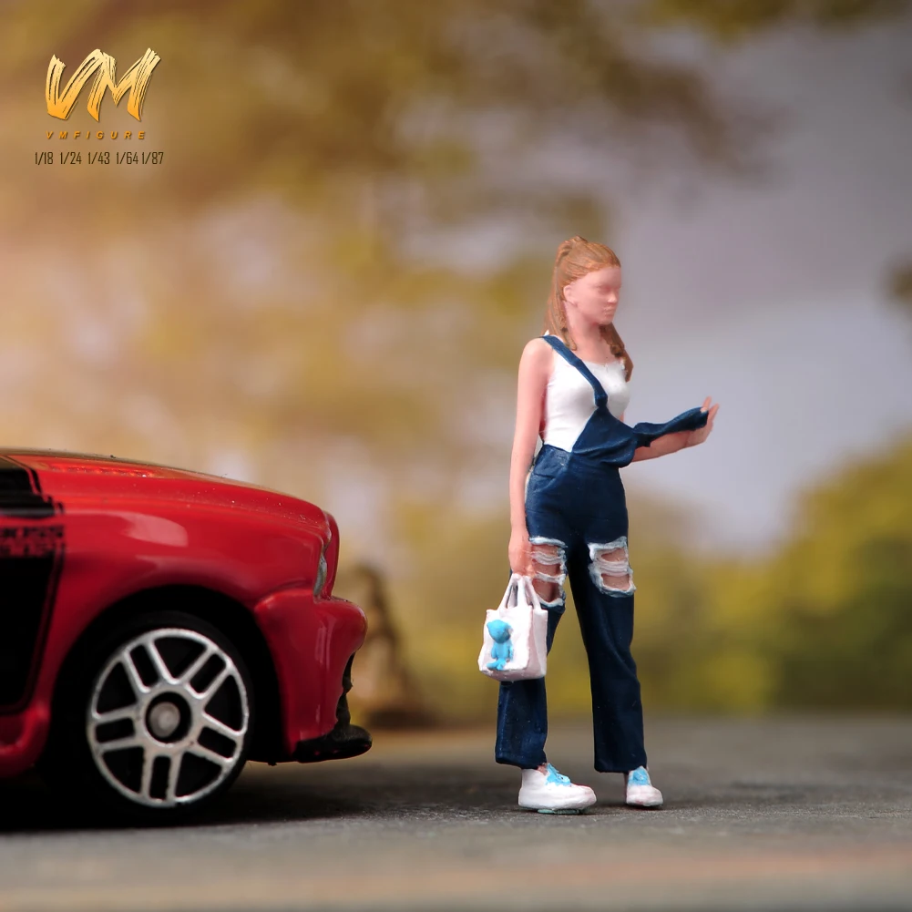 

Раскрашенные миниатюры 1/18 1/24 1/43 1/64 1/87: Фигурка милой девушки в рваных джинсах на подтяжках, модель-игрушка, подарок, декор для интерьера