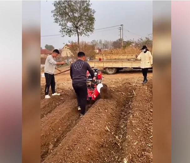 4WD Crawler  Tiller  Agricultural Ro-tary Cultivator Ditching Machine