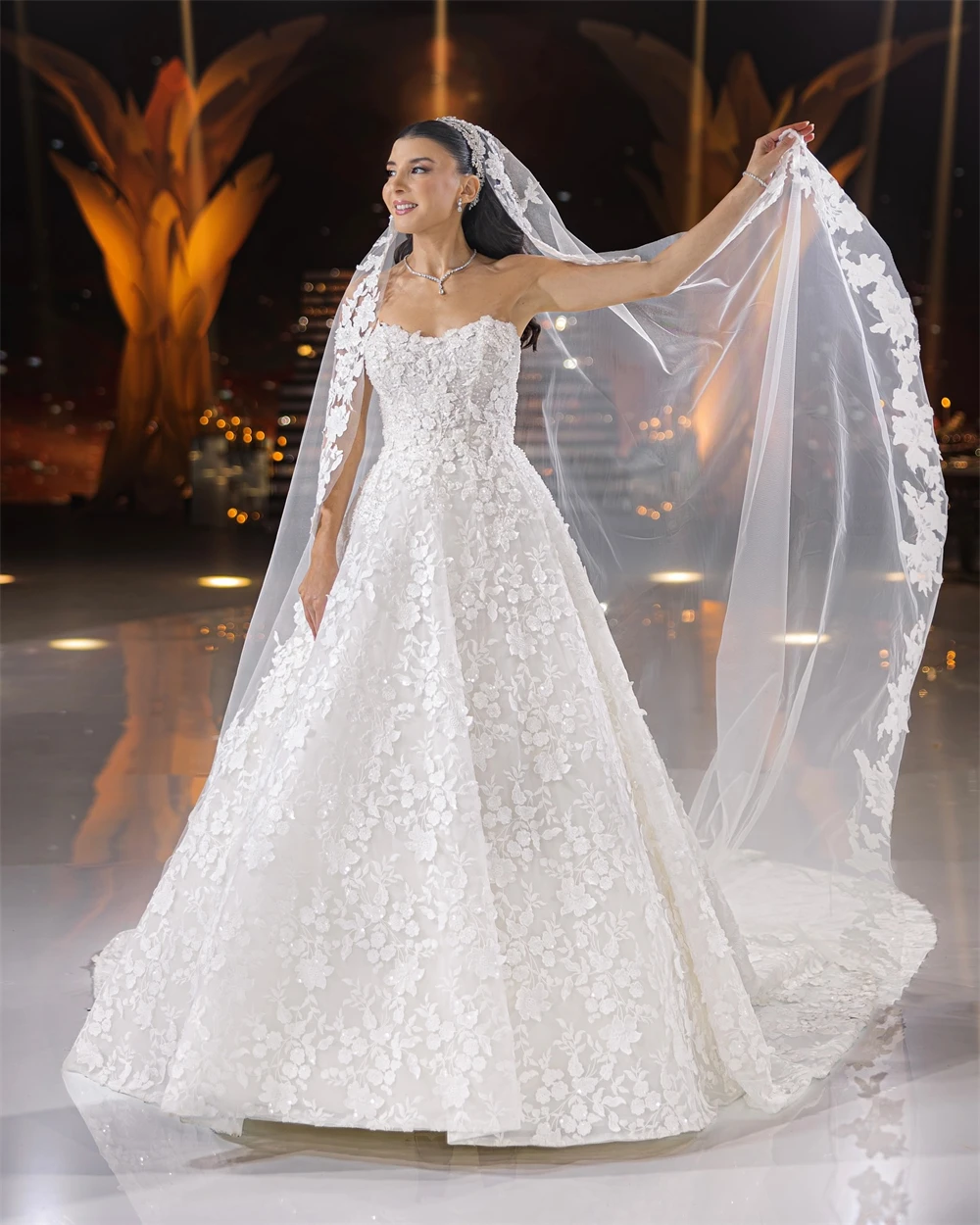 

Customized Soft White Lace Bridal Gowns Charming Sweetheart Sleeveless Wedding Dress Dreamy A-Line Court Train Vestido De Novia