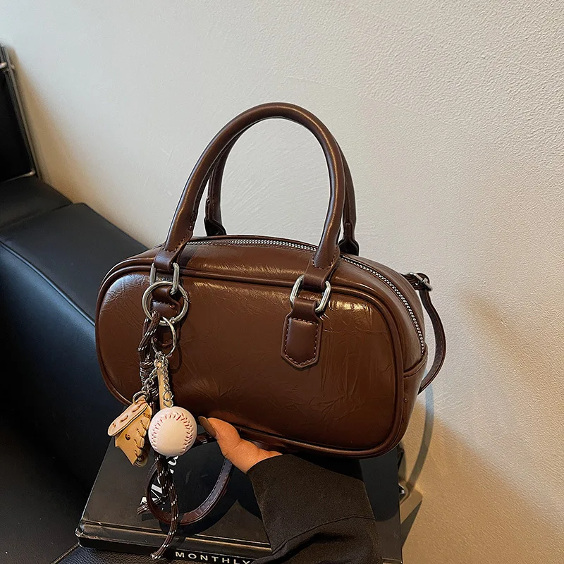 2025 حقيبة كتف كروس جديدة من جلد البولي يوريثان بتصميم أنيق حقيبة يد كورية ريترو وسادة حقيبة عصرية للتنقل