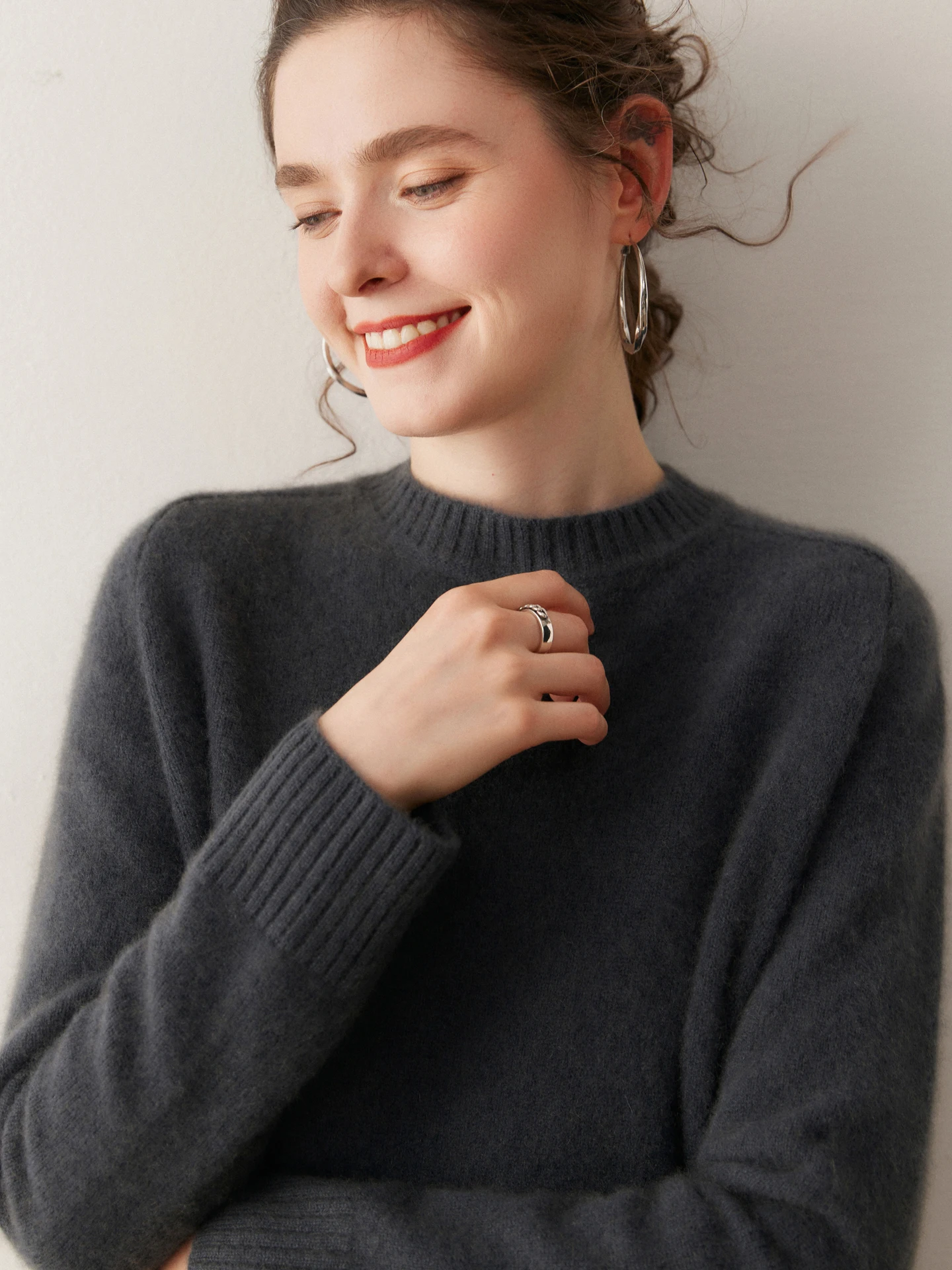 

Basic Round Neck Sweater Soft Glutinous Goat Cashmere Women Sweater Women Trends 2025 Loose Pullover Cashmere Sweater Woman 100%