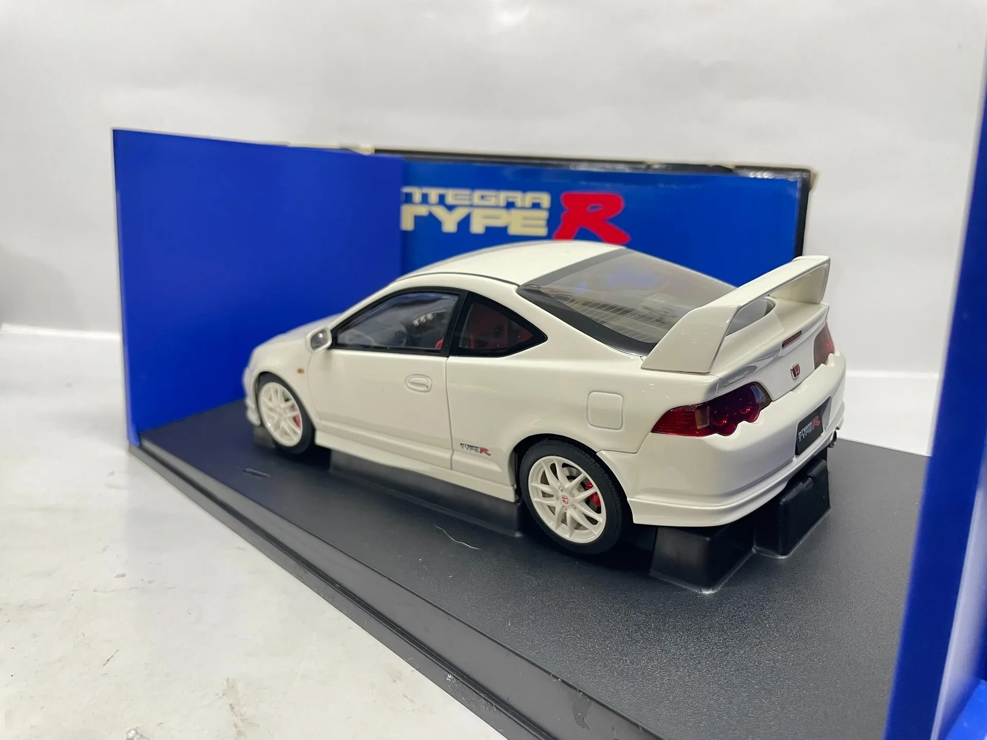 Autoart 1:18 Type R DC5 White JDM Simulation Limited Edition All Open Alloy Metal Static Car Model Toy Gift