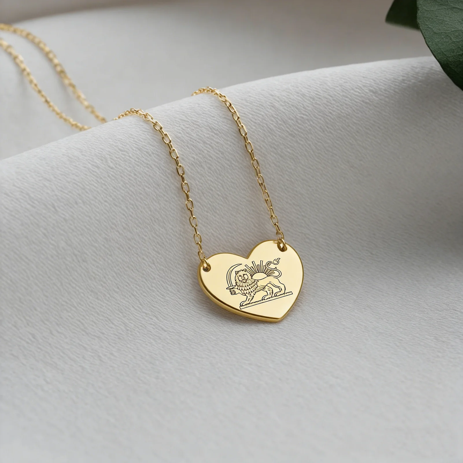 CoolTime Vintage Iranische Halskette mit historischem Löwen- und Sonnenherz-Anhänger für Damen und Herren, klassisches Iran-Symbol, Persien-Schmuck, Geschenk – Detail 1
