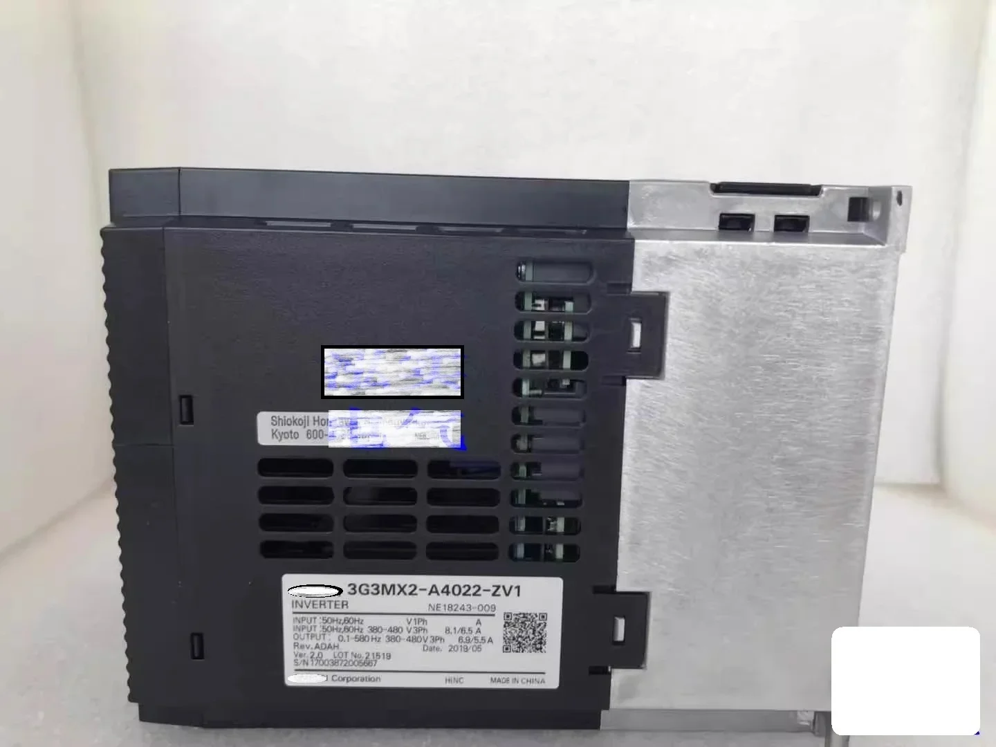 新しい&周波数コンバータ 3G3MX2-A4022-ZV1 380V 2.2KW