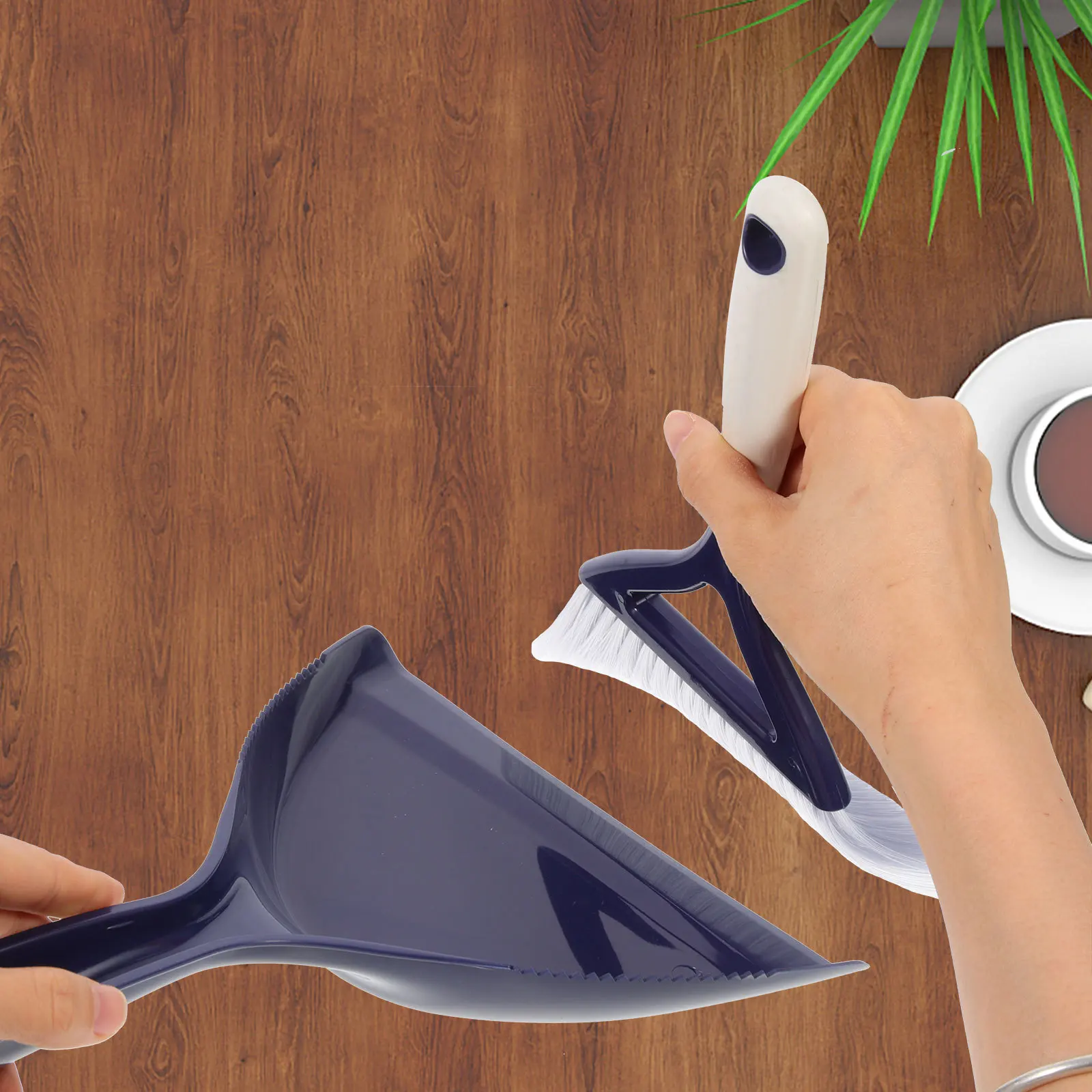 

1Set Mini Broom Dustpan Set Portable Desktop Cleaning Supplies Small Dustpan Broom Kit for Tabletop Laptop Keyboard