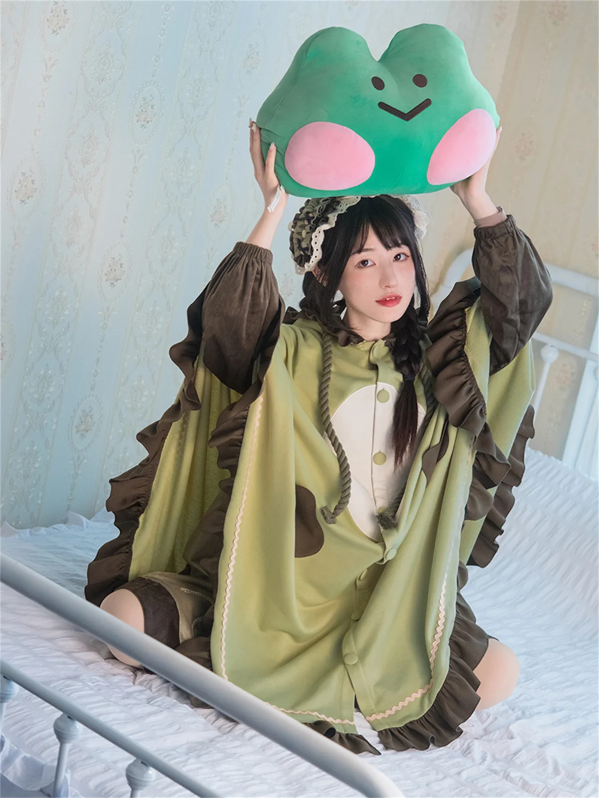 Originele Japanse schattige stijl Lolita Sweet Girl Kawaii zachte en comfortabele Ruffle Frog Cosplay mantel