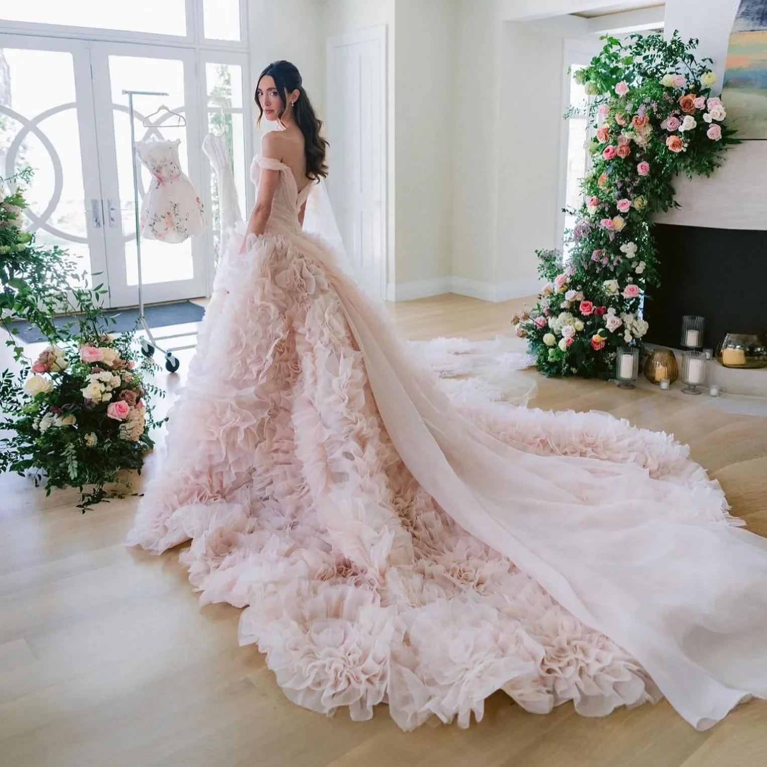 Blush Pink Bridal Dresses Off Shoulder Ruffled Prom Gowns Backless New Design Arabic Tulle Long Prom Gowns Gorgeous Train