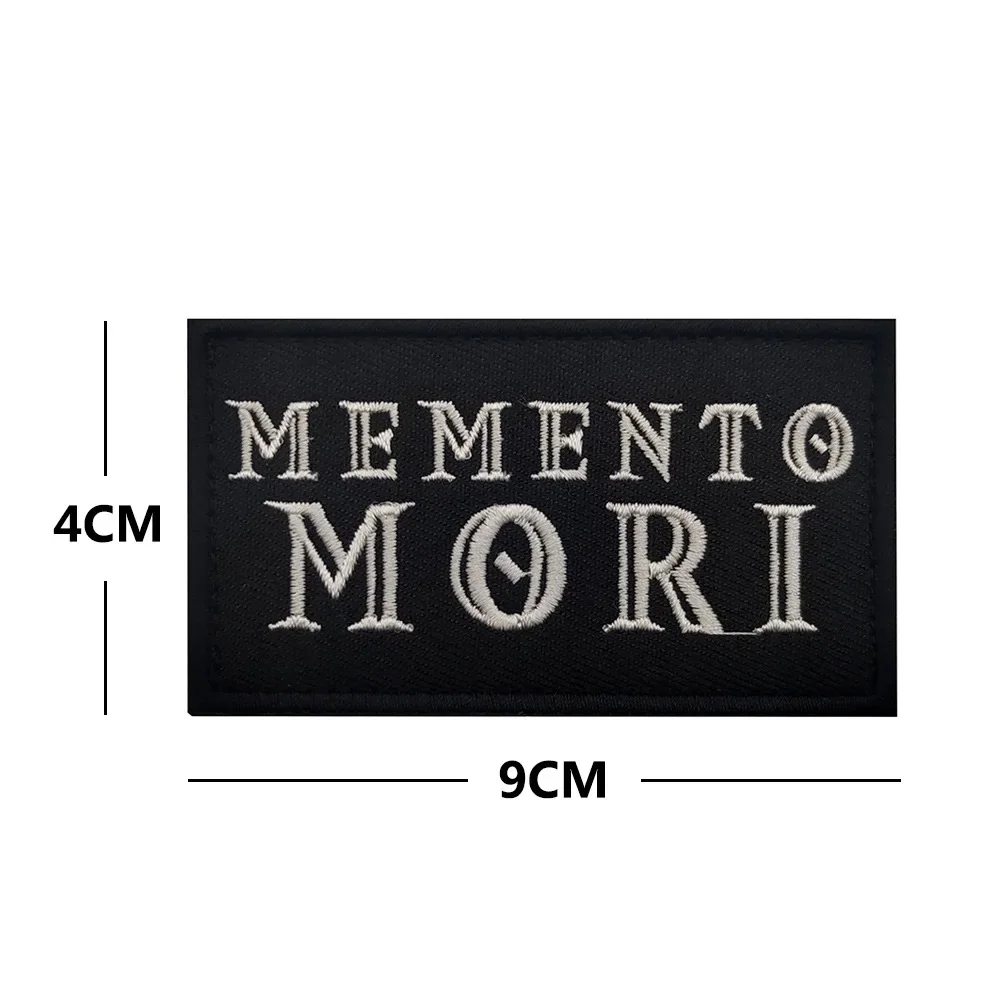 Parche moral Memento Mori – Calavera bordada con velcro táctico - imagen 5