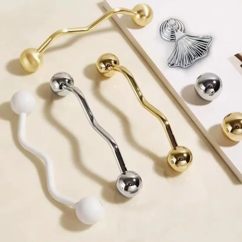 

Ручки для шкафов и ящиков в стиле легкой роскоши: современные, простые, для гардеробов