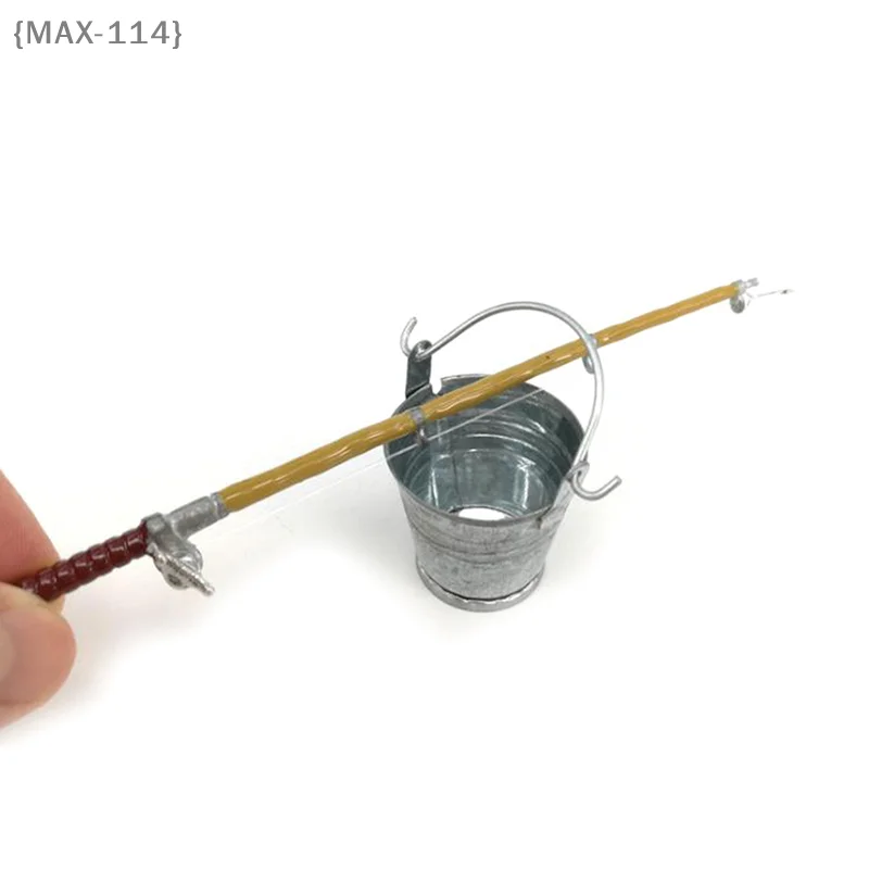 【MAX114M3】2Pcs/set 1:12 Dollhouse Miniature Metal Fishing Rod Model + Water Bucket