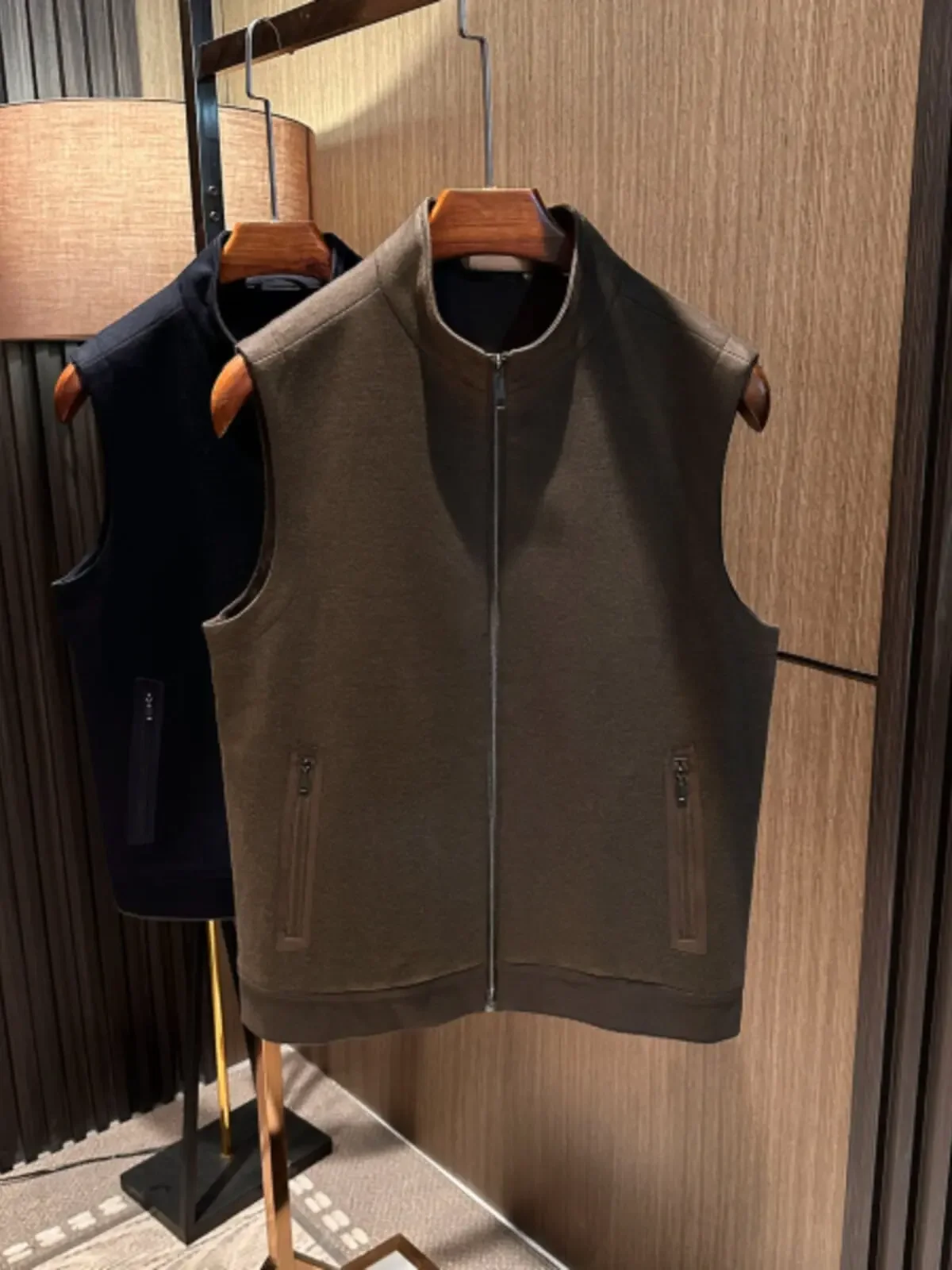 Classic old money style! Autumn and winter new men's simple solid color versatile vest men's fashion stand-up collar wool vest