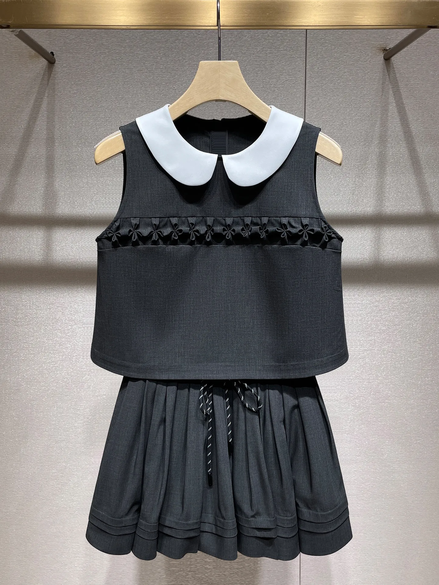 Summer contrasting color age-reducing doll collar sleeveless vest puffy skirt set