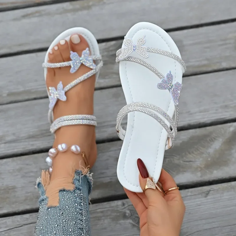 Zomer Nieuwe Dames Plus Size Sandalen Outdoor Ronde Neus Smalle Band Kristal Vlinder Slippers voor Strand Dagelijkse Slippers