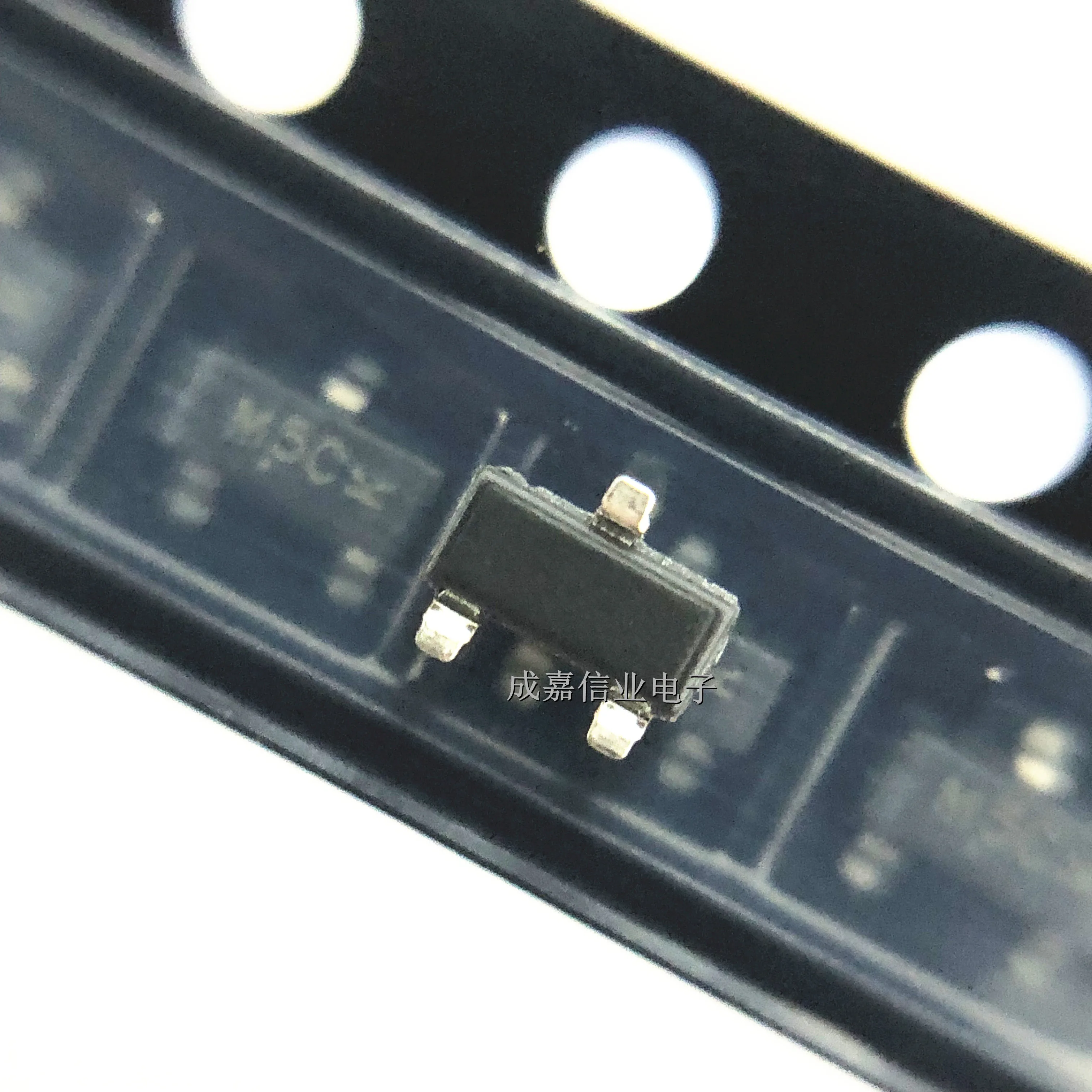 100pcs/Lot MMBD7000LT1G SOT-23-3 MARKING;M5C Small Signal Switching Diodes 100V 200mA Operating Temperature: - 55 C-+ 150 C