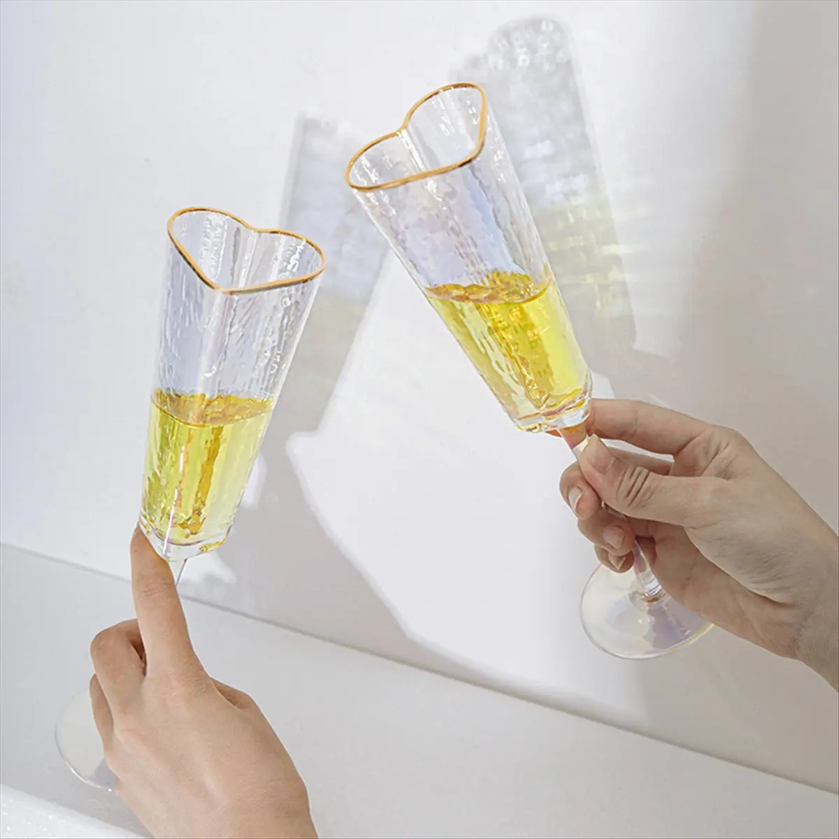 2026 Trend 2 Pack Fashion Gold Rimmed Heart Shaped Glass Goblet Wine Drinking Glass for Home Party Club 4