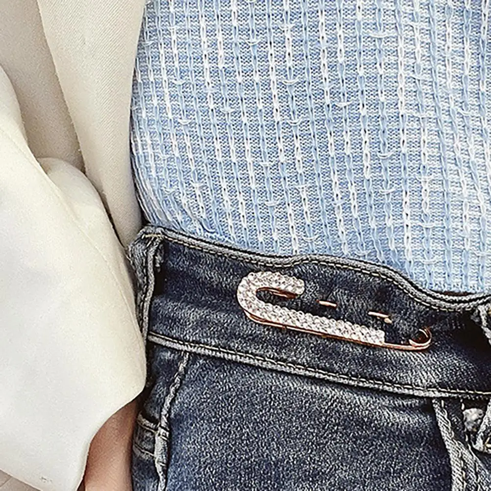 Exquisite Collar Brooch Anti-Exposure Brooch Pin Women Badge Pins Shining Rhinestone Sweater Safety Brooch Pin Jewelry Gift
