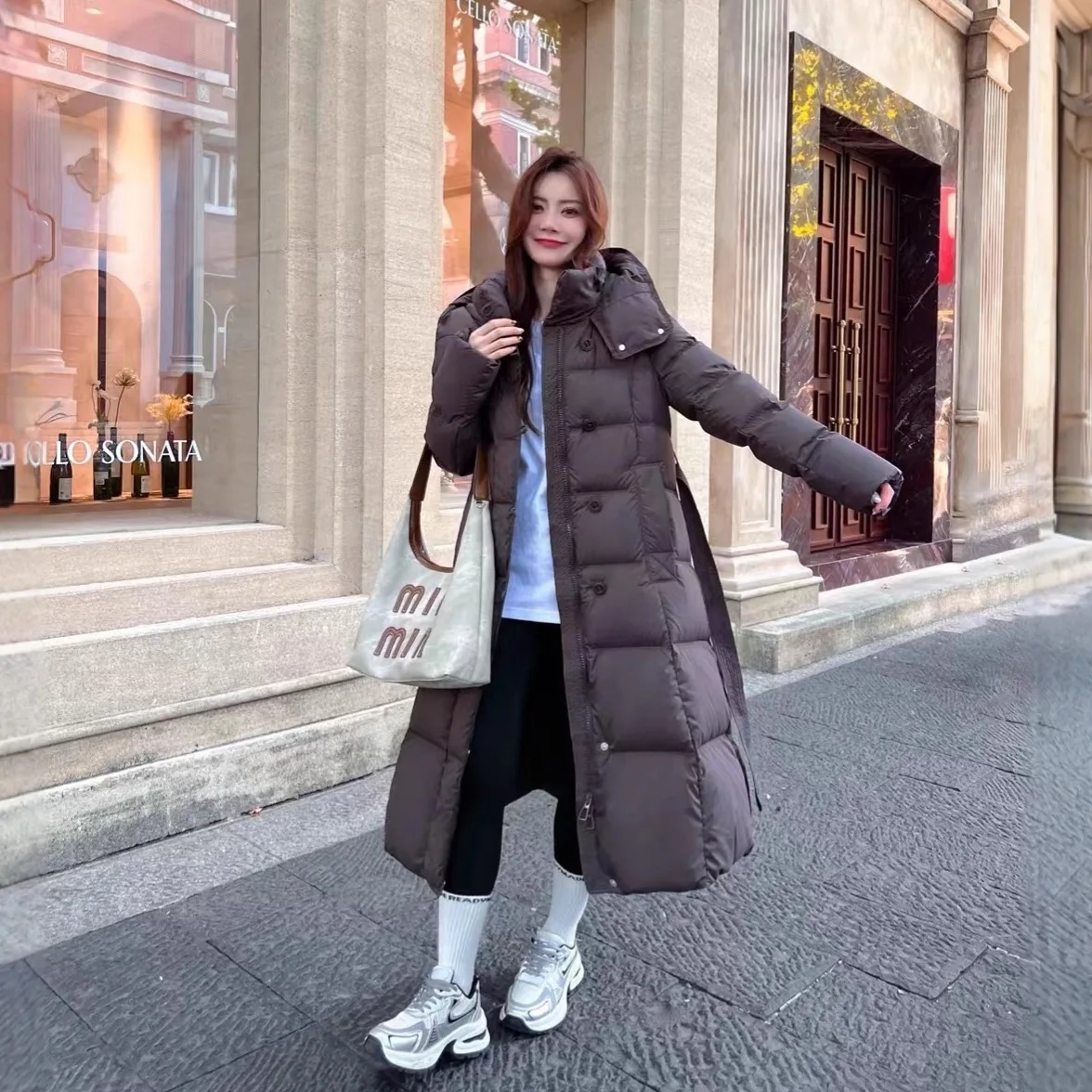 2025 Chaqueta de plumón de pato blanco de invierno europeo 90 para mujer Chaqueta larga con capucha para ir al trabajo