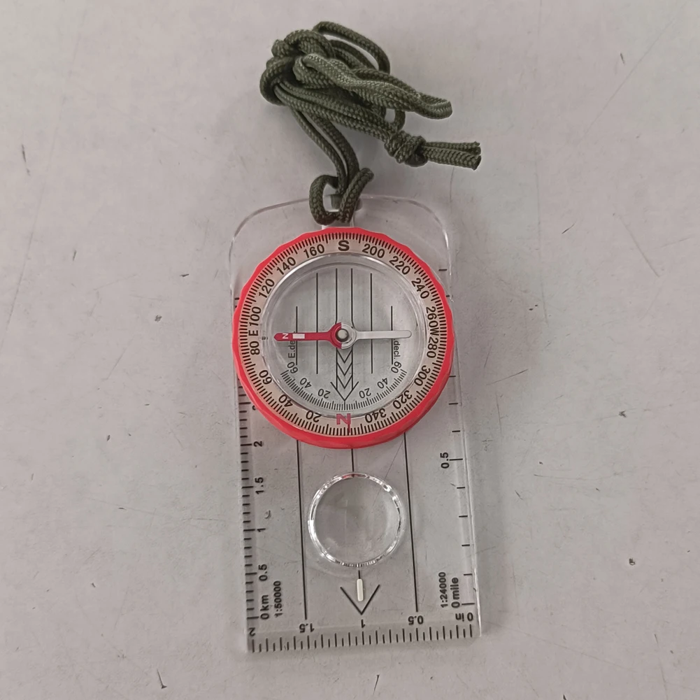 بوصلة مضيئة بنظام تحديد المواقع مقاومة للصدمات ومقاومة للماء أدوات سفر عالية الدقة ومتعددة الوظائف مع مكبر للبقاء على قيد الحياة