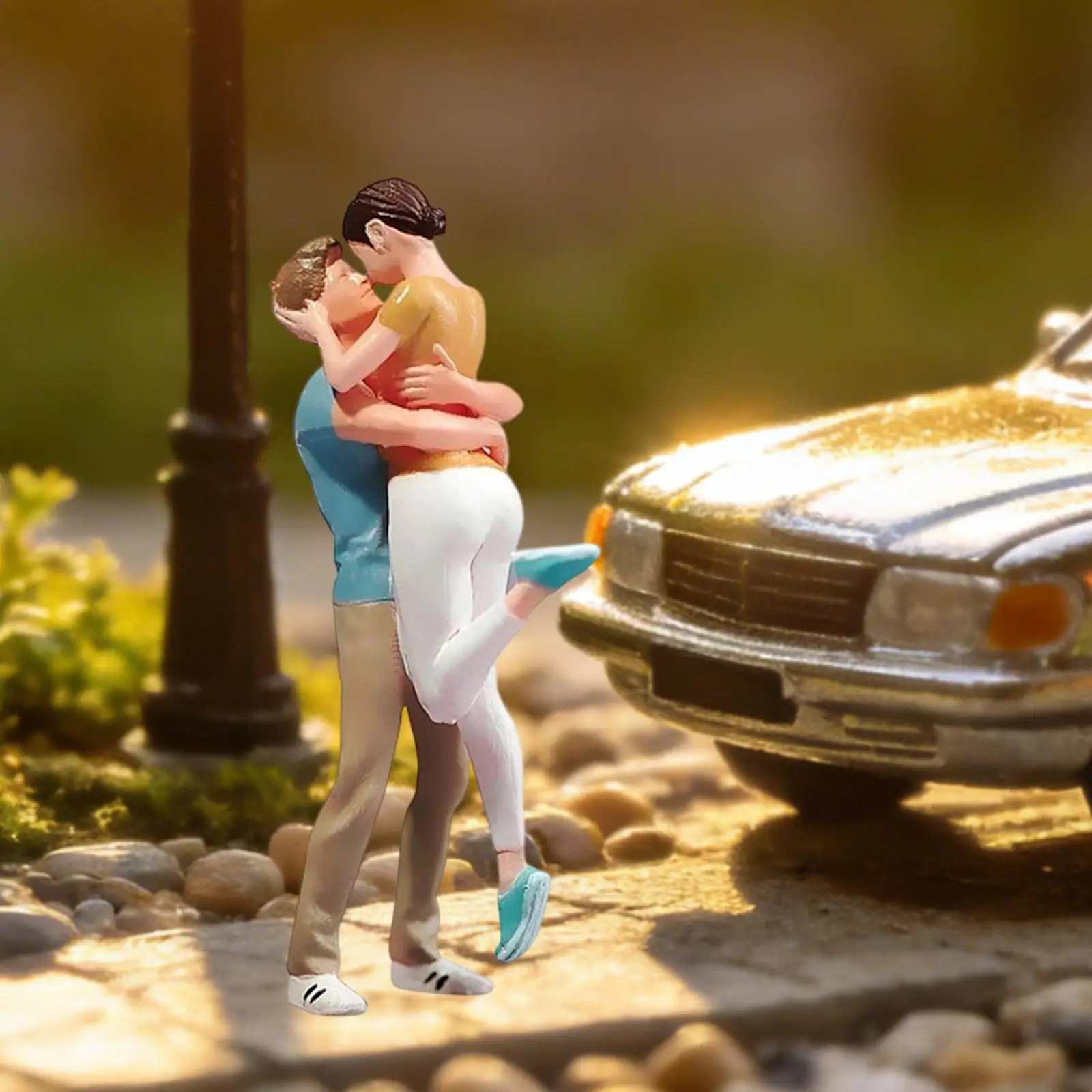 Hand Painted Kiss Couple Figure Indoor Sand Table Ornament Prop Miniature People Figurine Tiny People Figure for Game Wedding