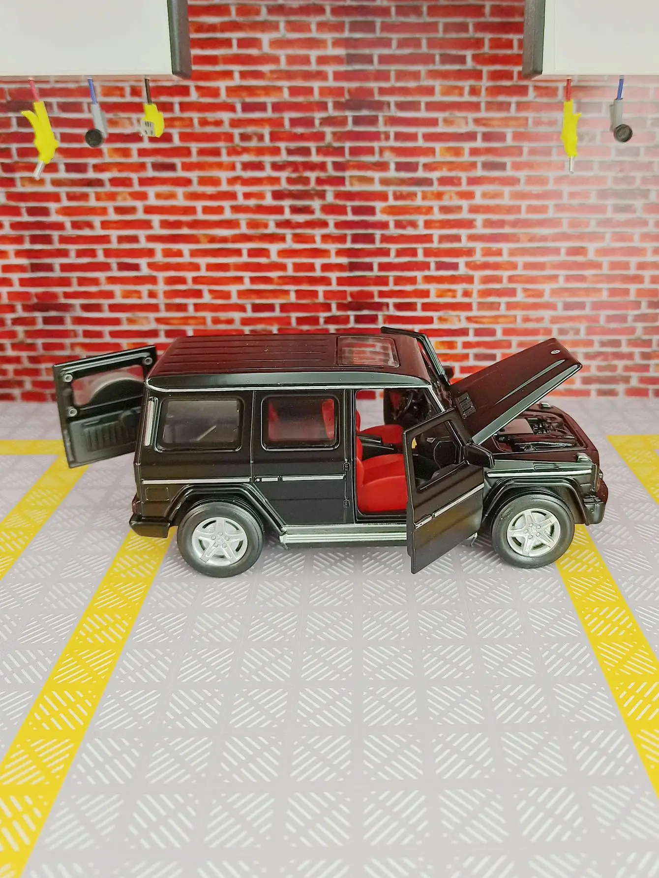 1:32 Mercedes-Benz G350D Legierung Automodell mit zurückziehbarem Soundlicht Geschenkkollektion Druckguss-Spielzeugmodell