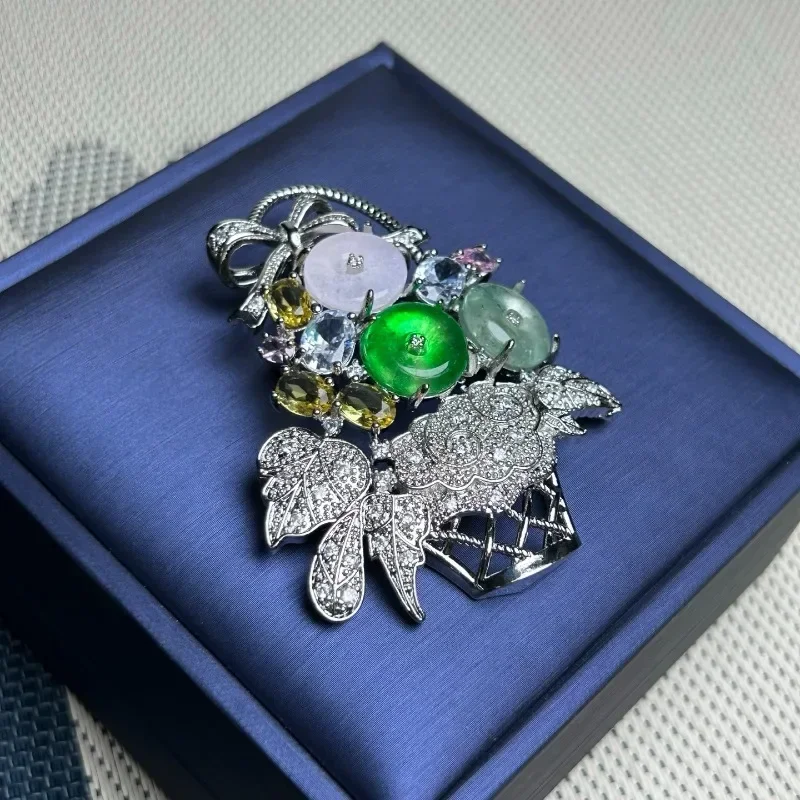 

Natural High Ice Quartzite Jade Flower Basket Pendant Pendant Jewelry Necklace, Exquisite Temperament