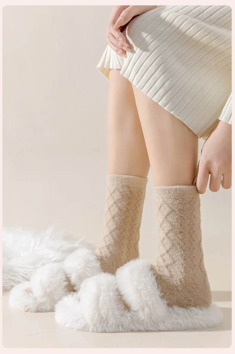 Neue Kühle Frauen Schwarz Weiß Baumwolle Dicke Socke Solide Herbst Winter Warme Dame Weibliche Mittleren Rohr Boden Socken Für Frauen – Detail 33